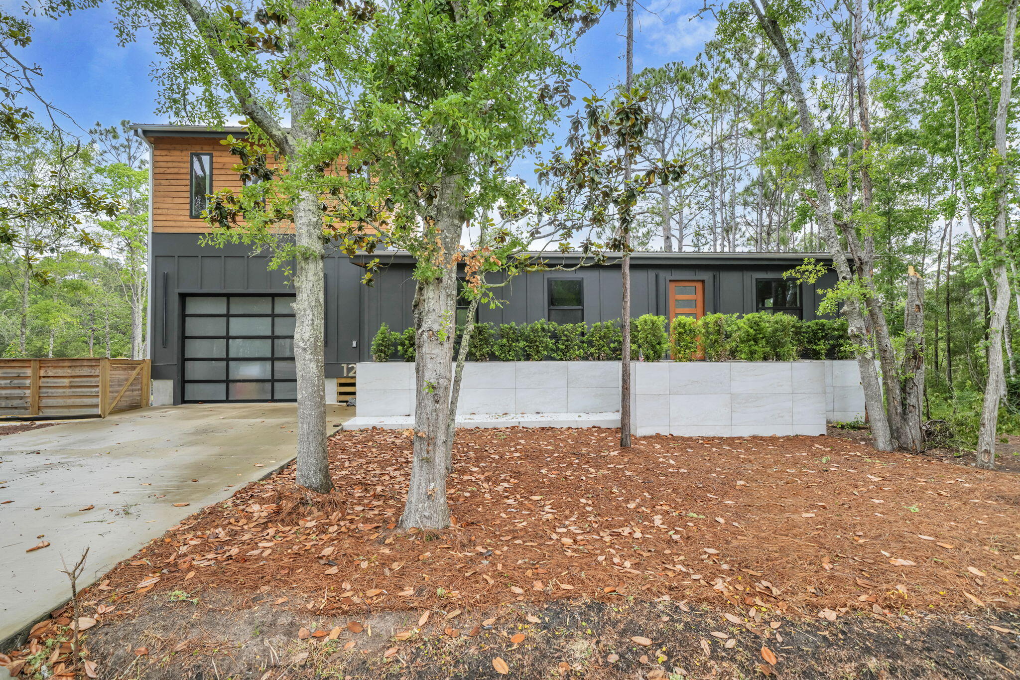 Professional and concise Contemporary residence located on a small canal for easy kayaking from your back yard. House features a modern design element and a charming little waterway adding a special touch to this serene setting .  Large outdoor living area  and large deck. Very private second floor master suite with spaciuos balcony with nice views.
A naturalist dream spot.