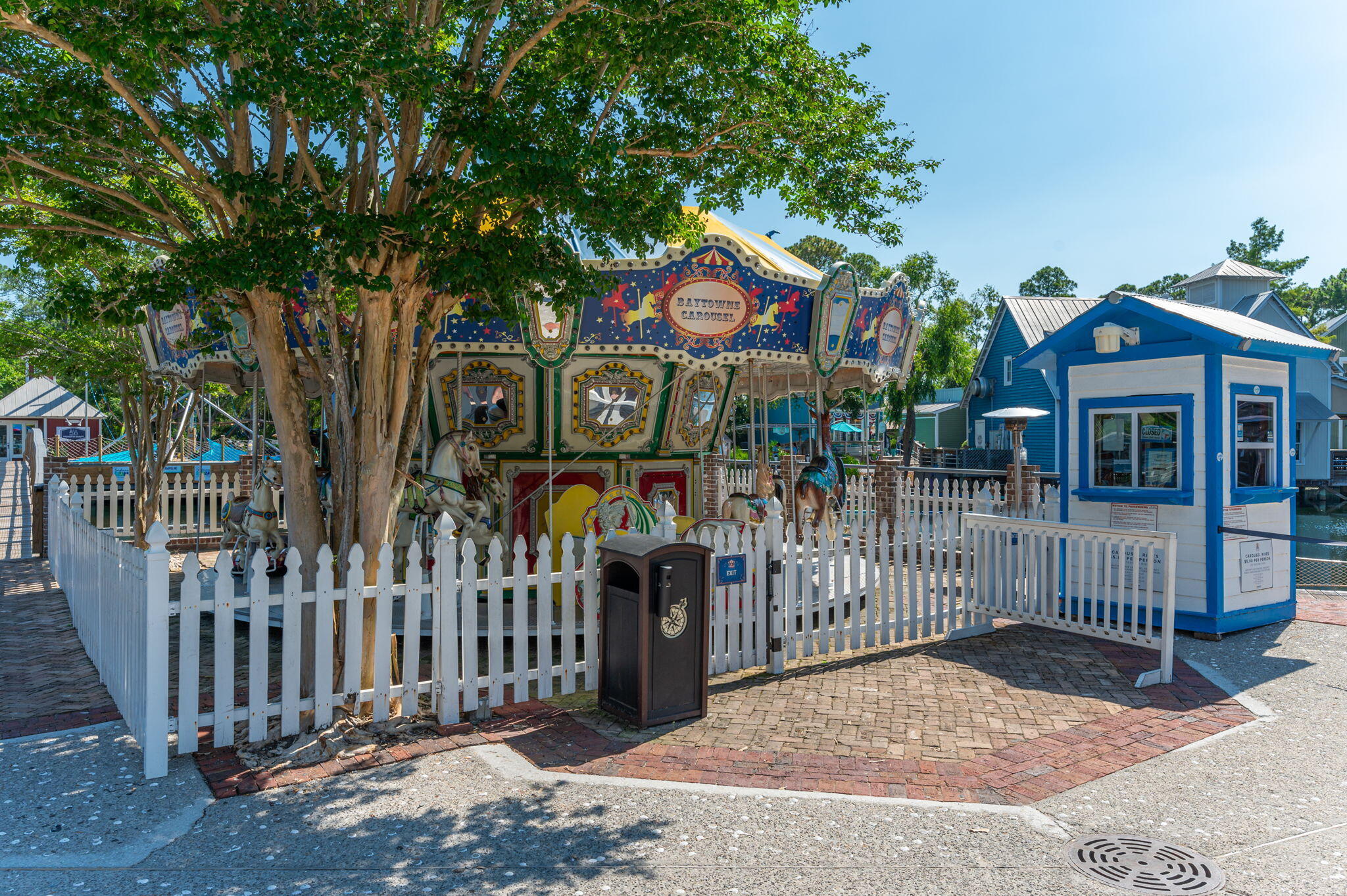 BAYTOWNE AVE EAST - Residential