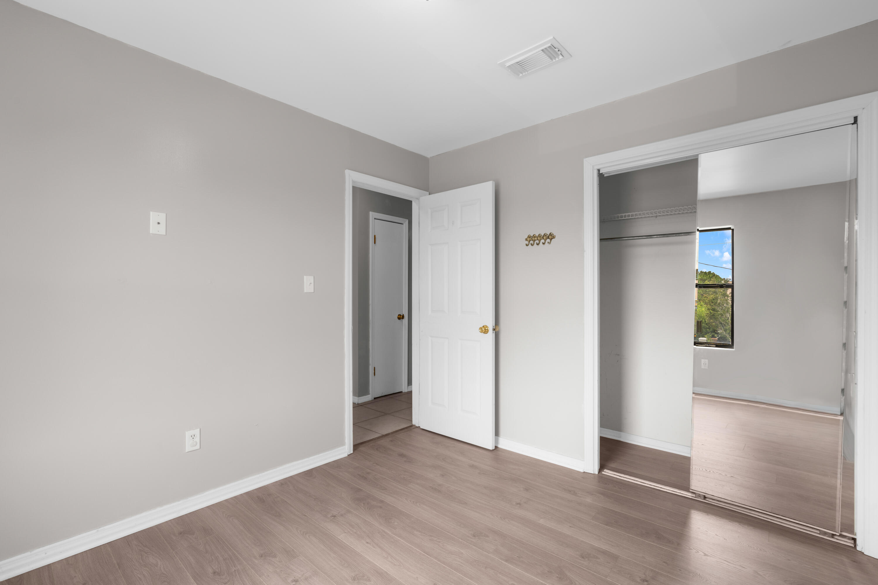 COUNTRY CLUB VILLAS - Residential