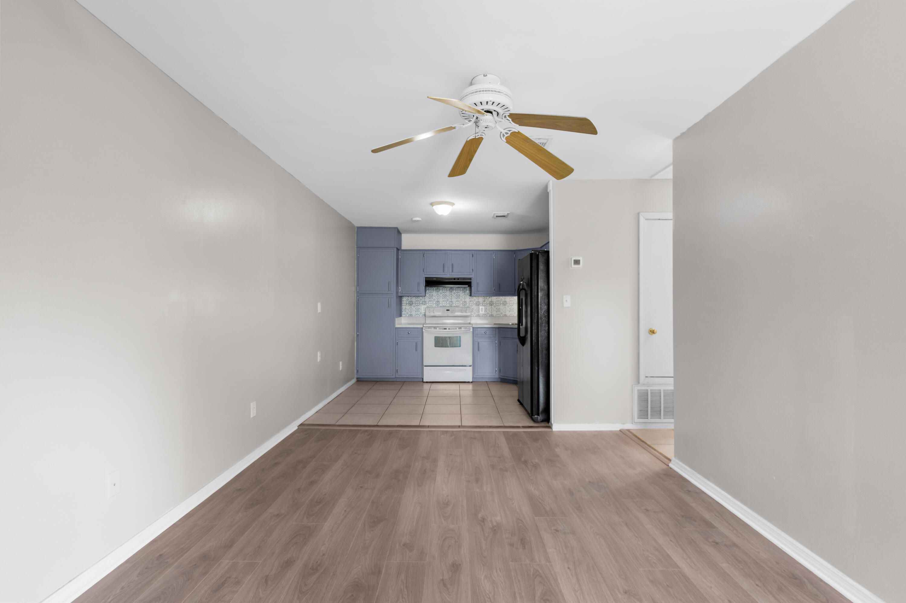 COUNTRY CLUB VILLAS - Residential