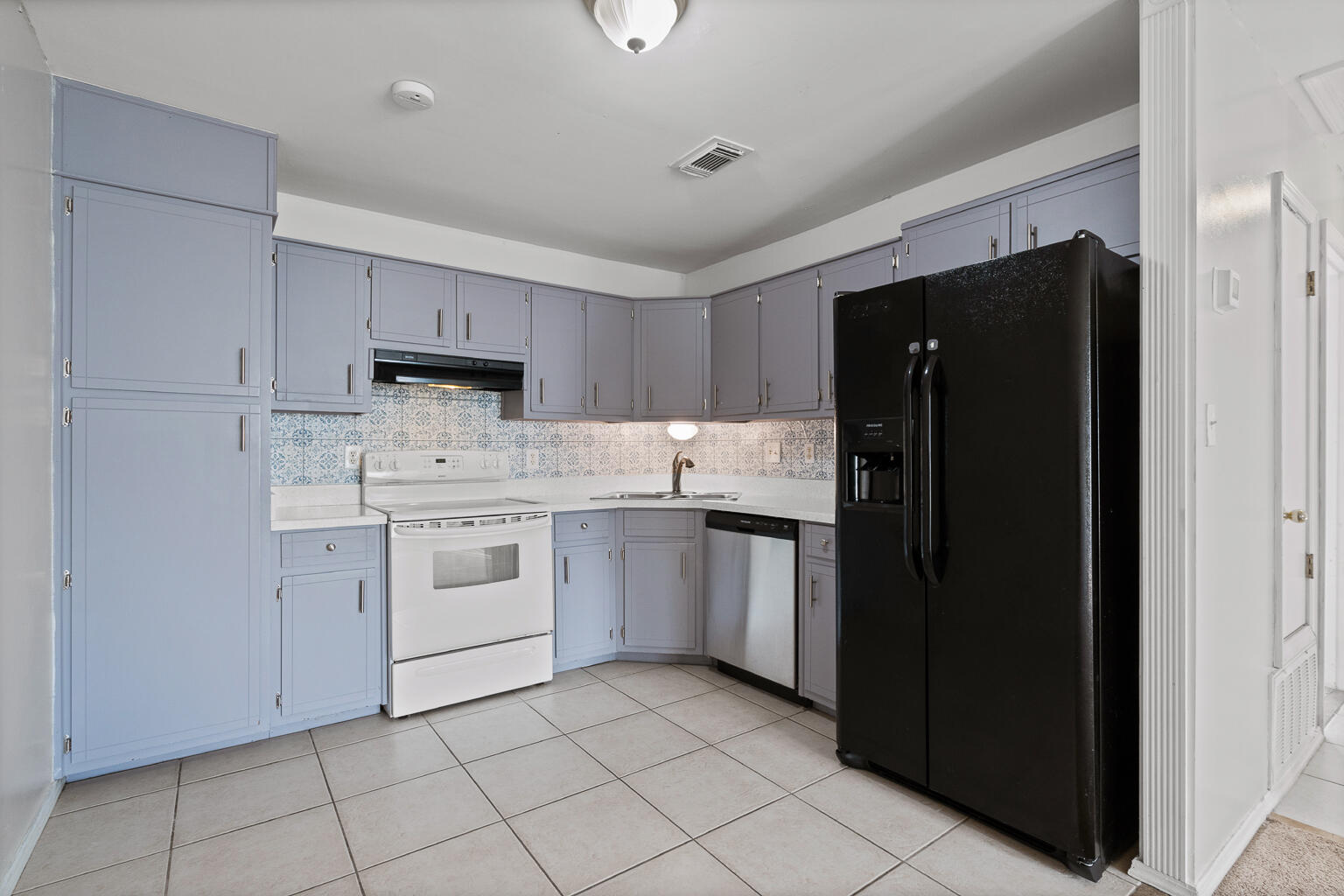 COUNTRY CLUB VILLAS - Residential