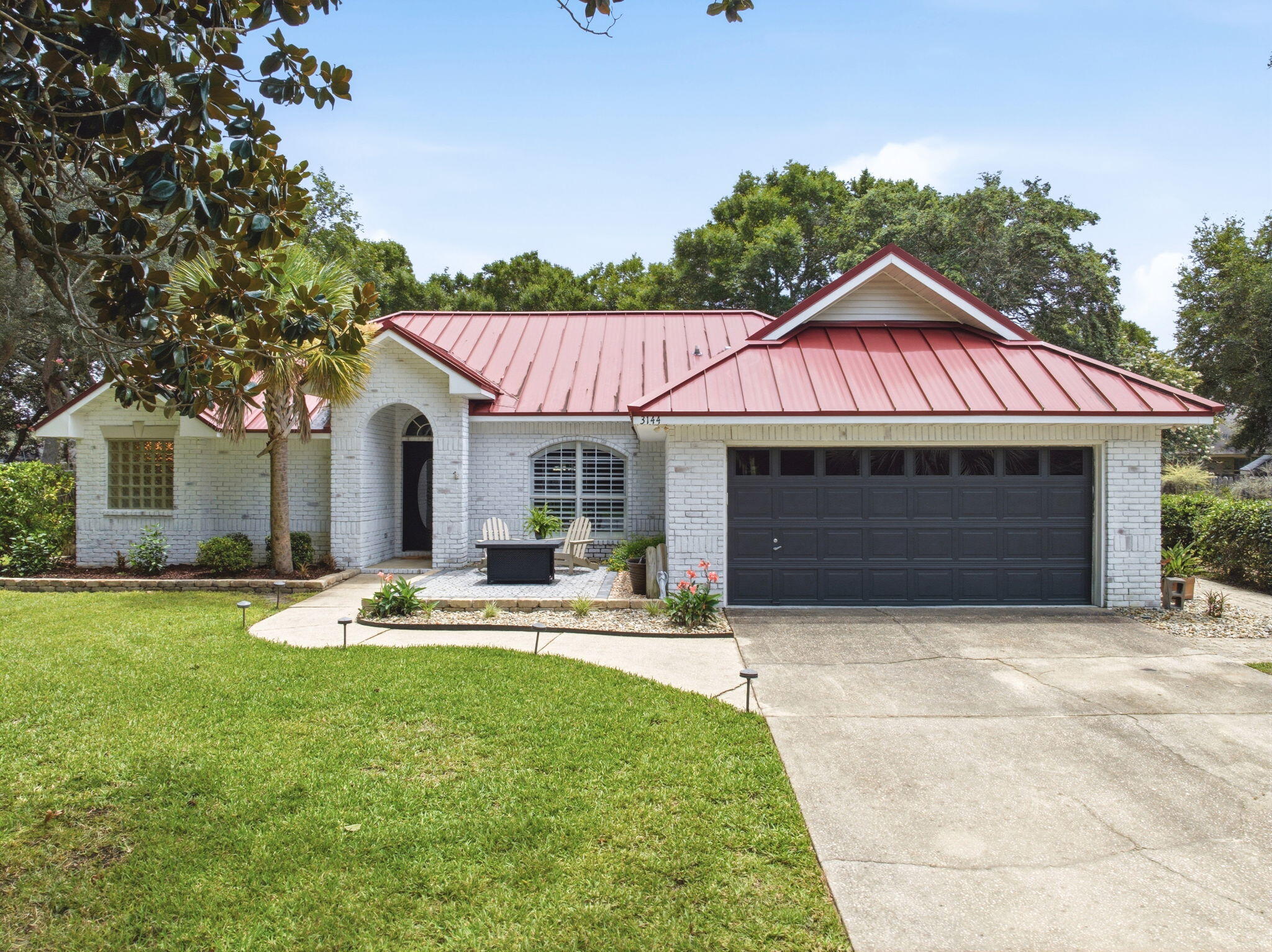 ROBLEDAL ESTATES - Residential
