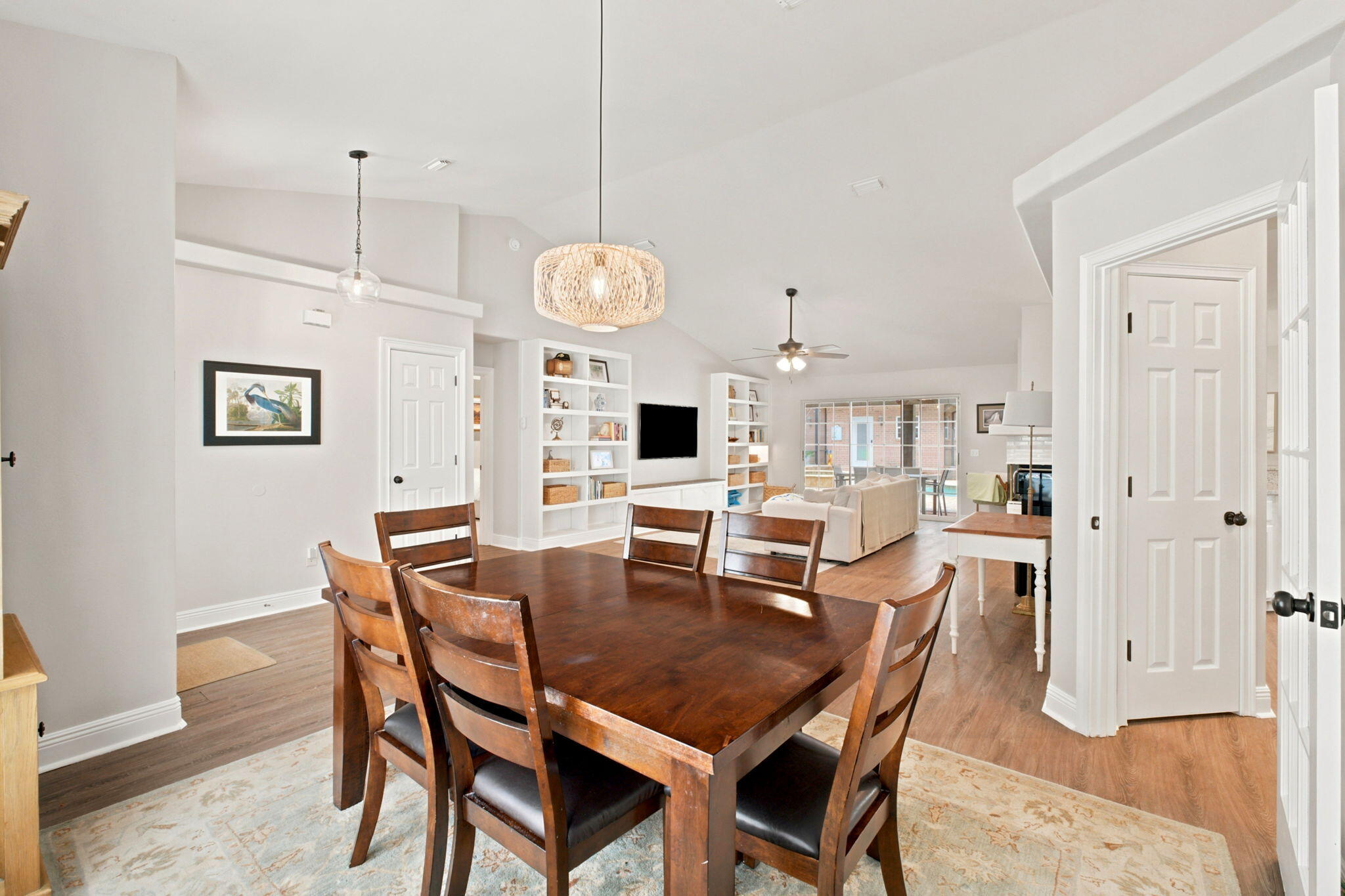 ROBLEDAL ESTATES - Residential