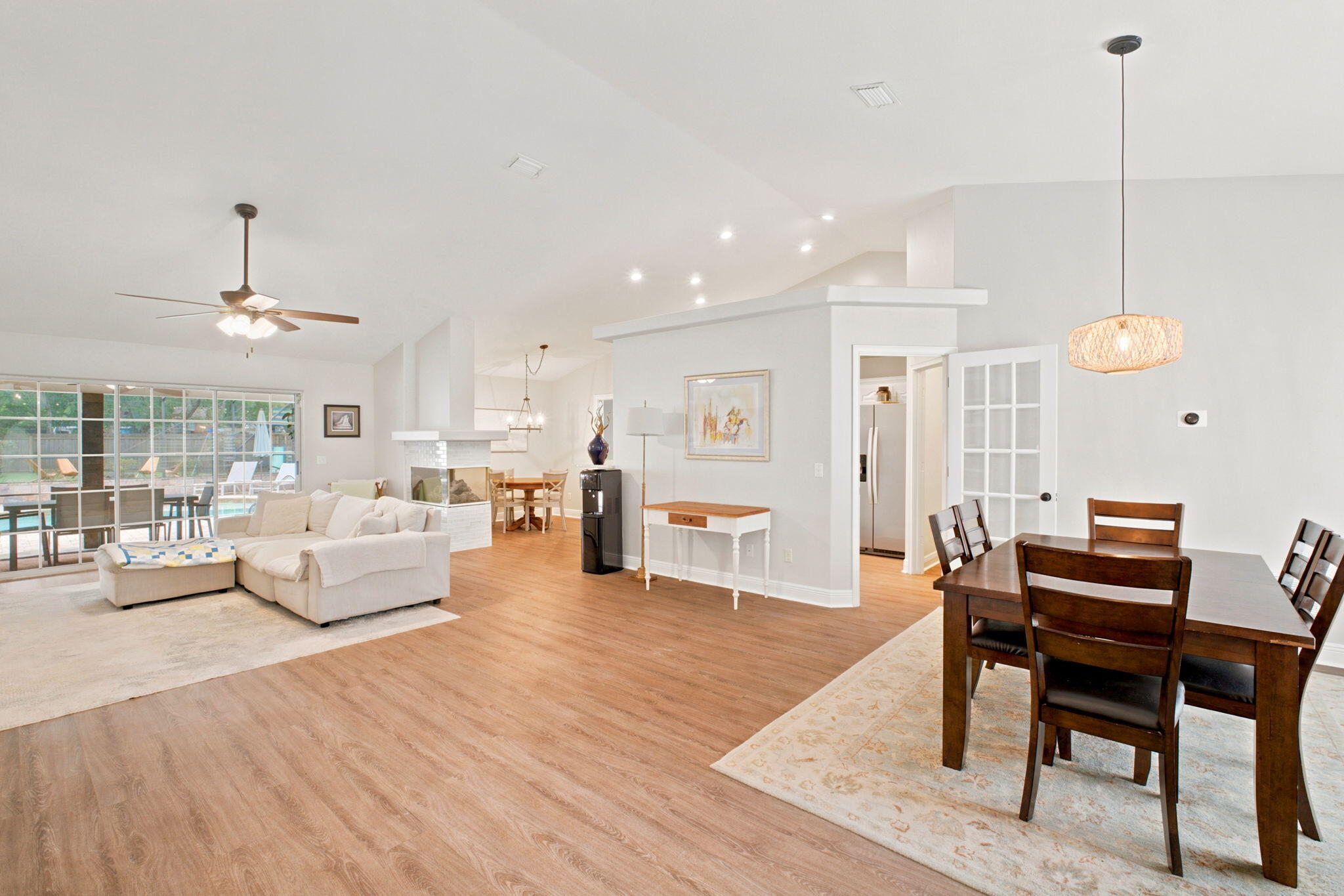 ROBLEDAL ESTATES - Residential