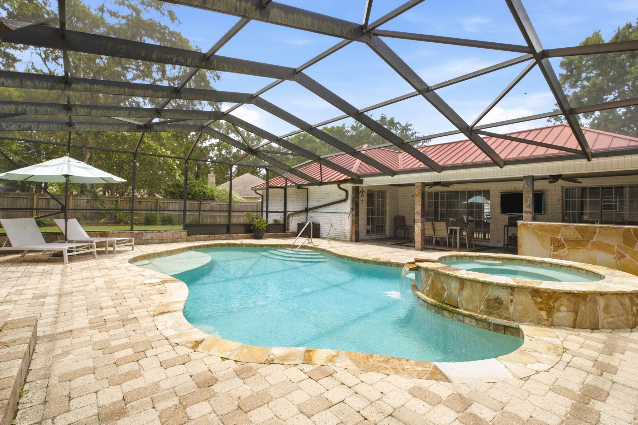 ROBLEDAL ESTATES - Residential