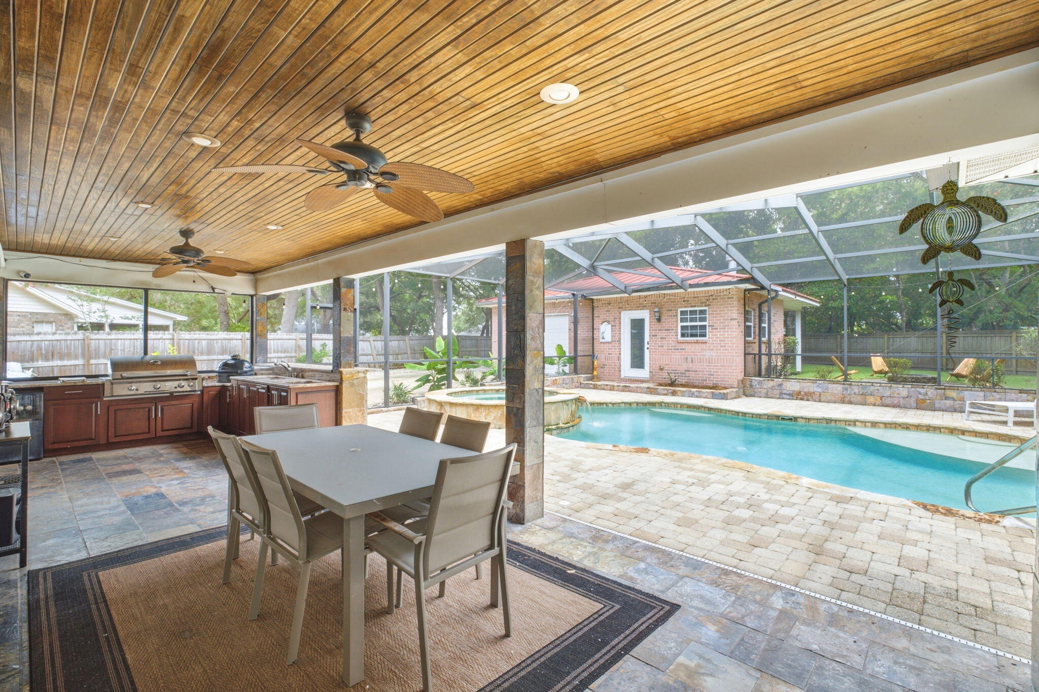 ROBLEDAL ESTATES - Residential