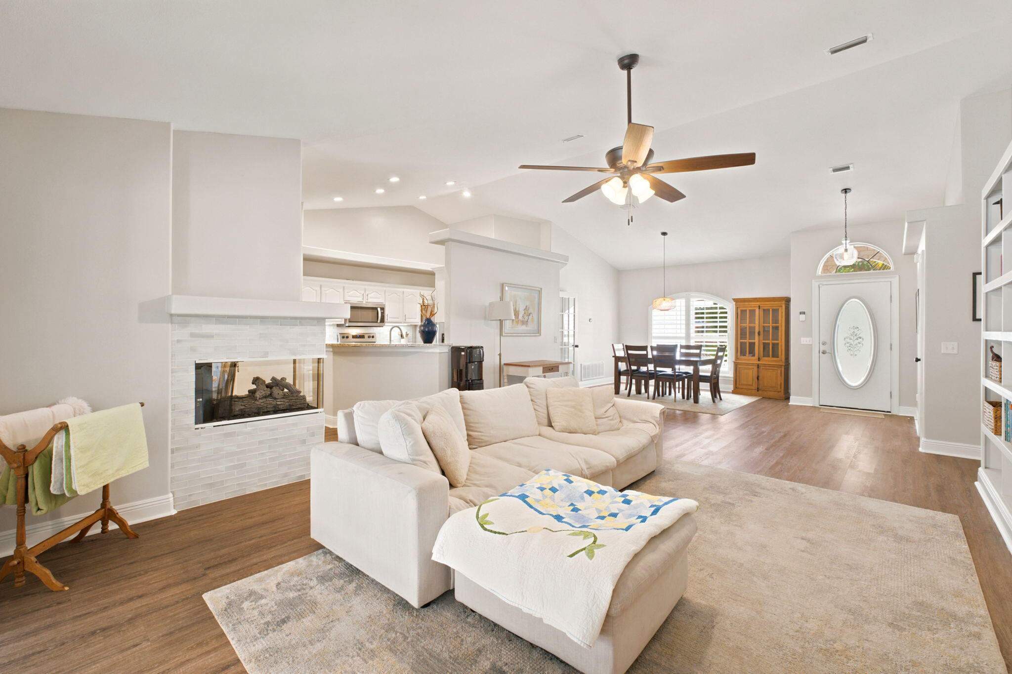 ROBLEDAL ESTATES - Residential