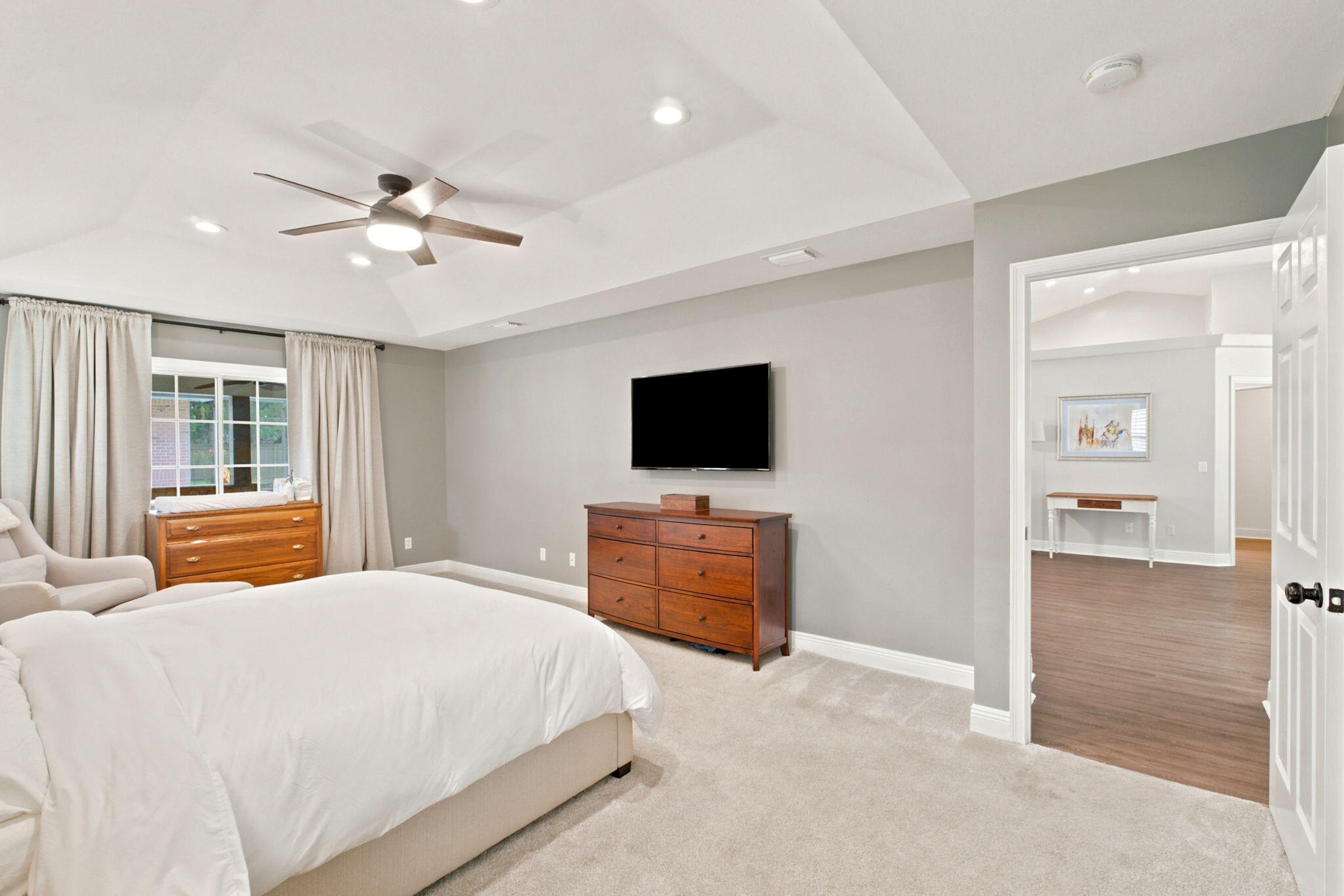 ROBLEDAL ESTATES - Residential