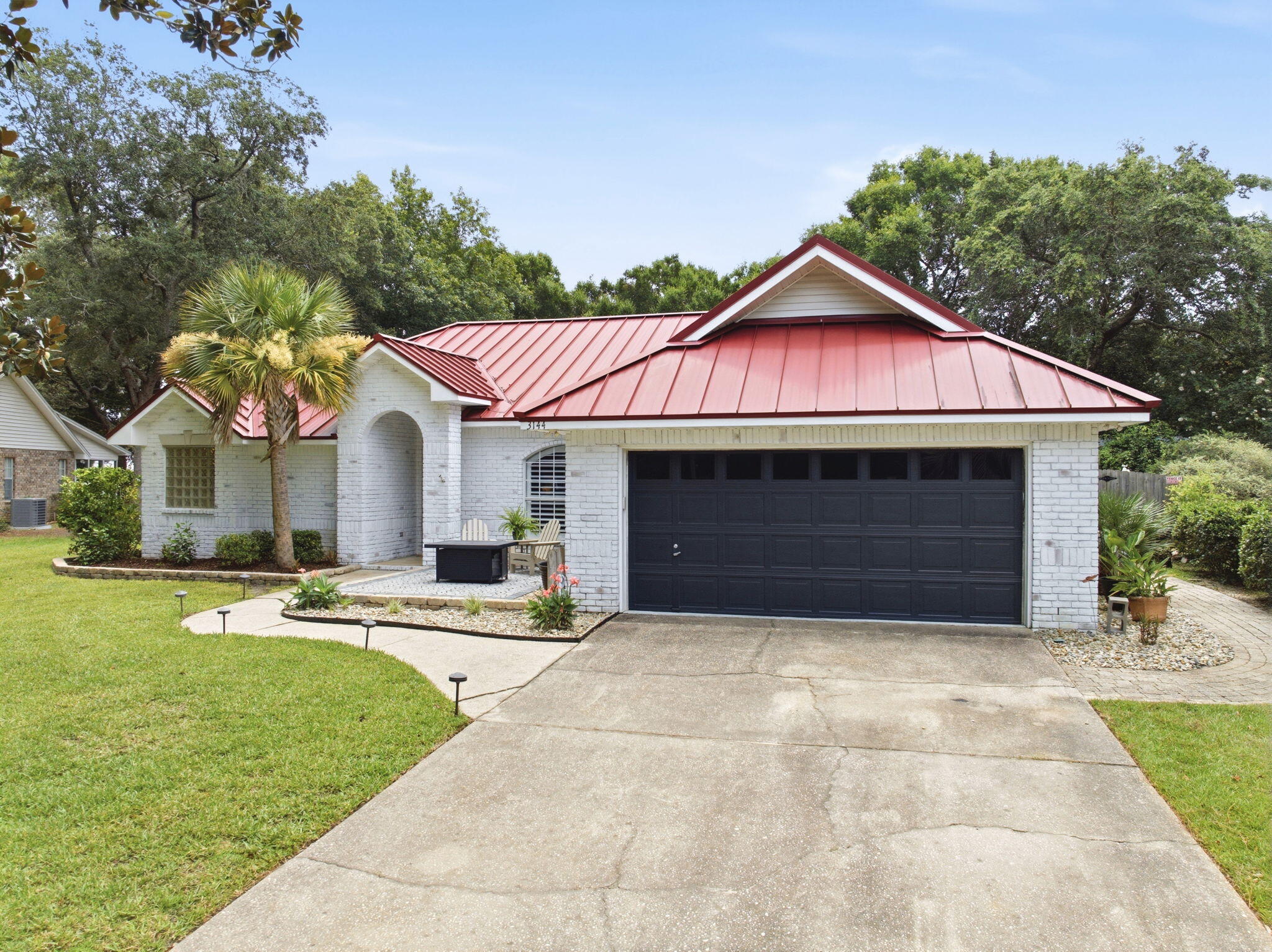 ROBLEDAL ESTATES - Residential