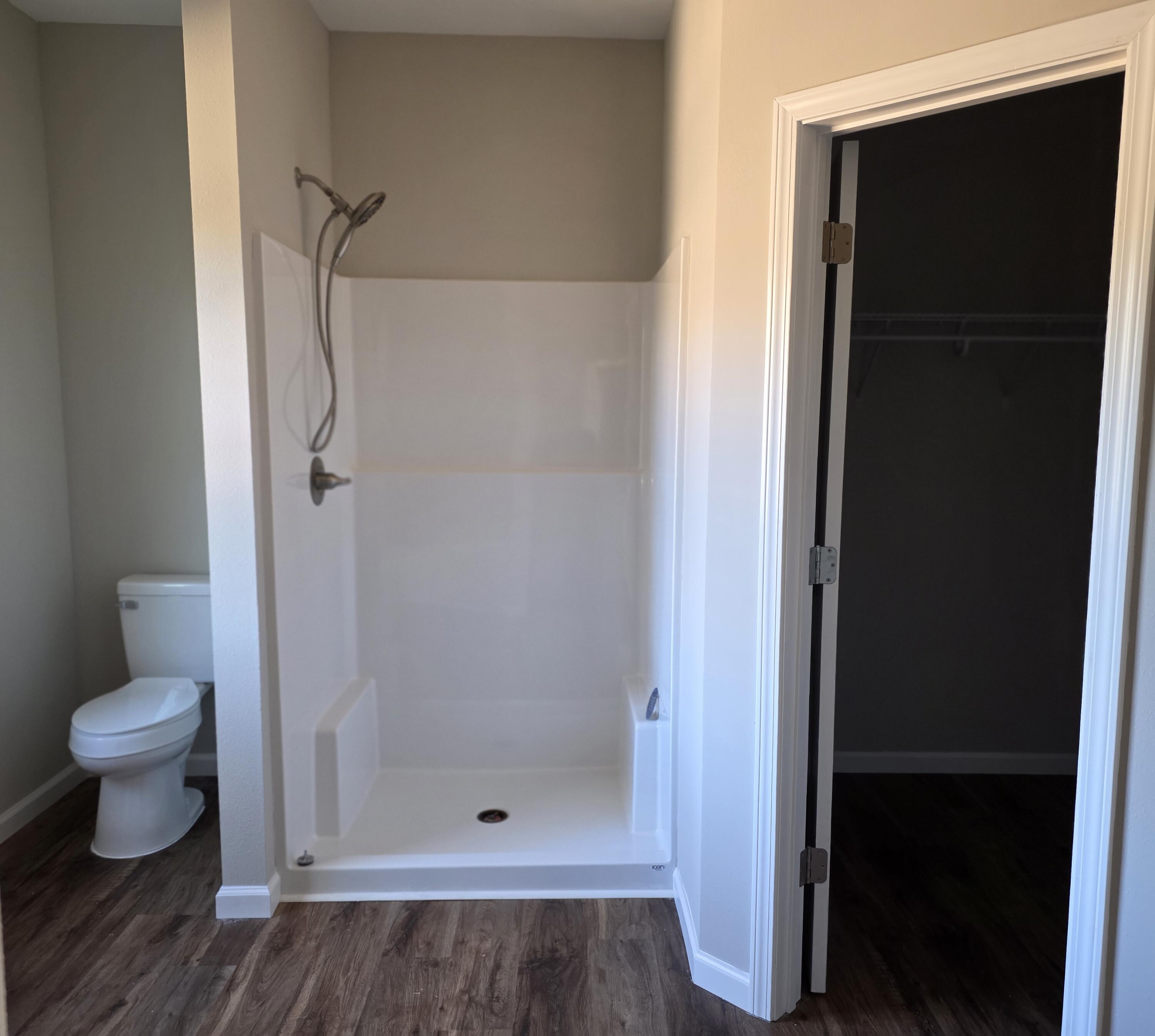 OAKWOOD HILLS UNIT 1 - Residential Lease