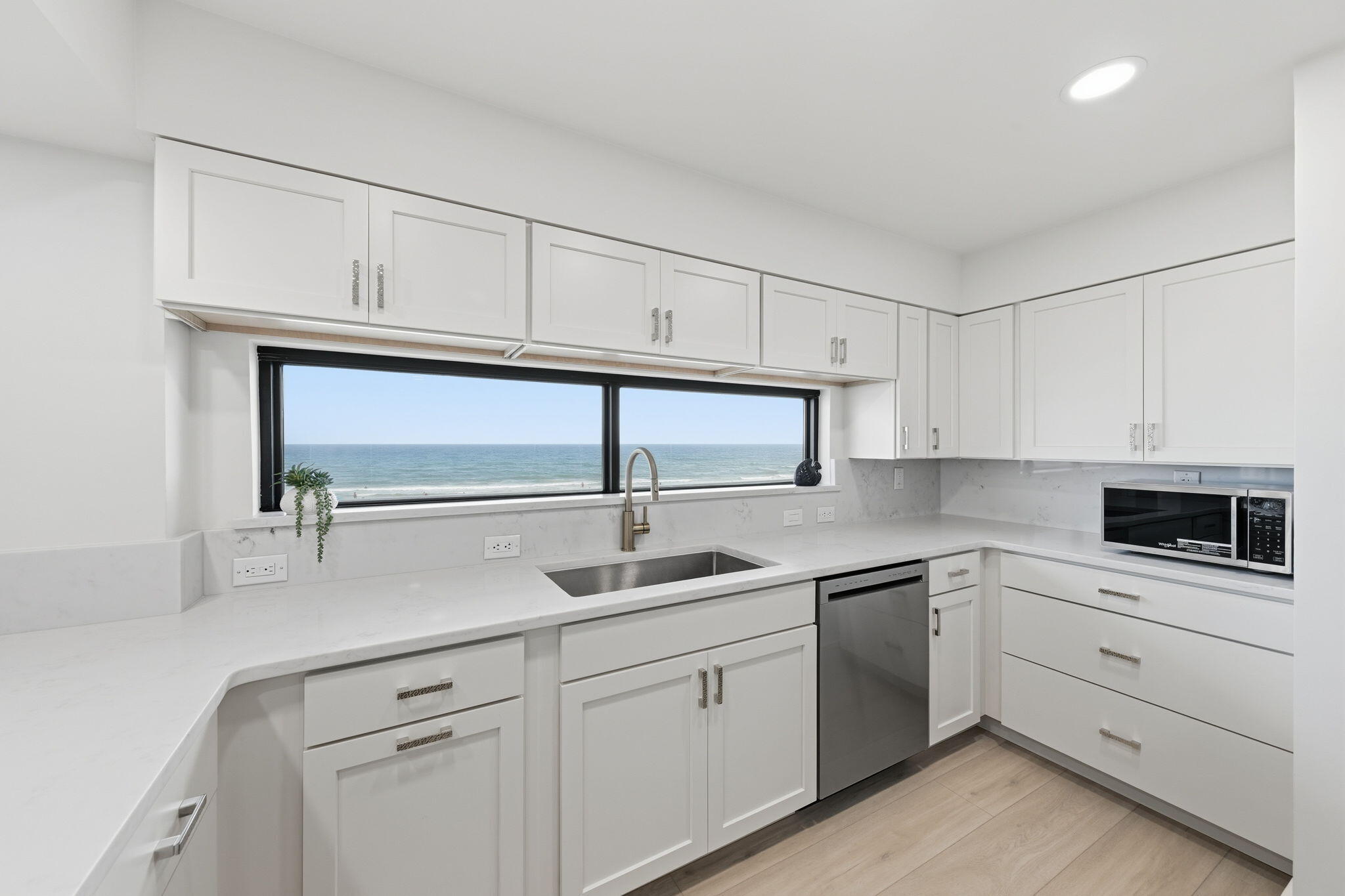 MAINSAIL CONDO PH 5 - Residential