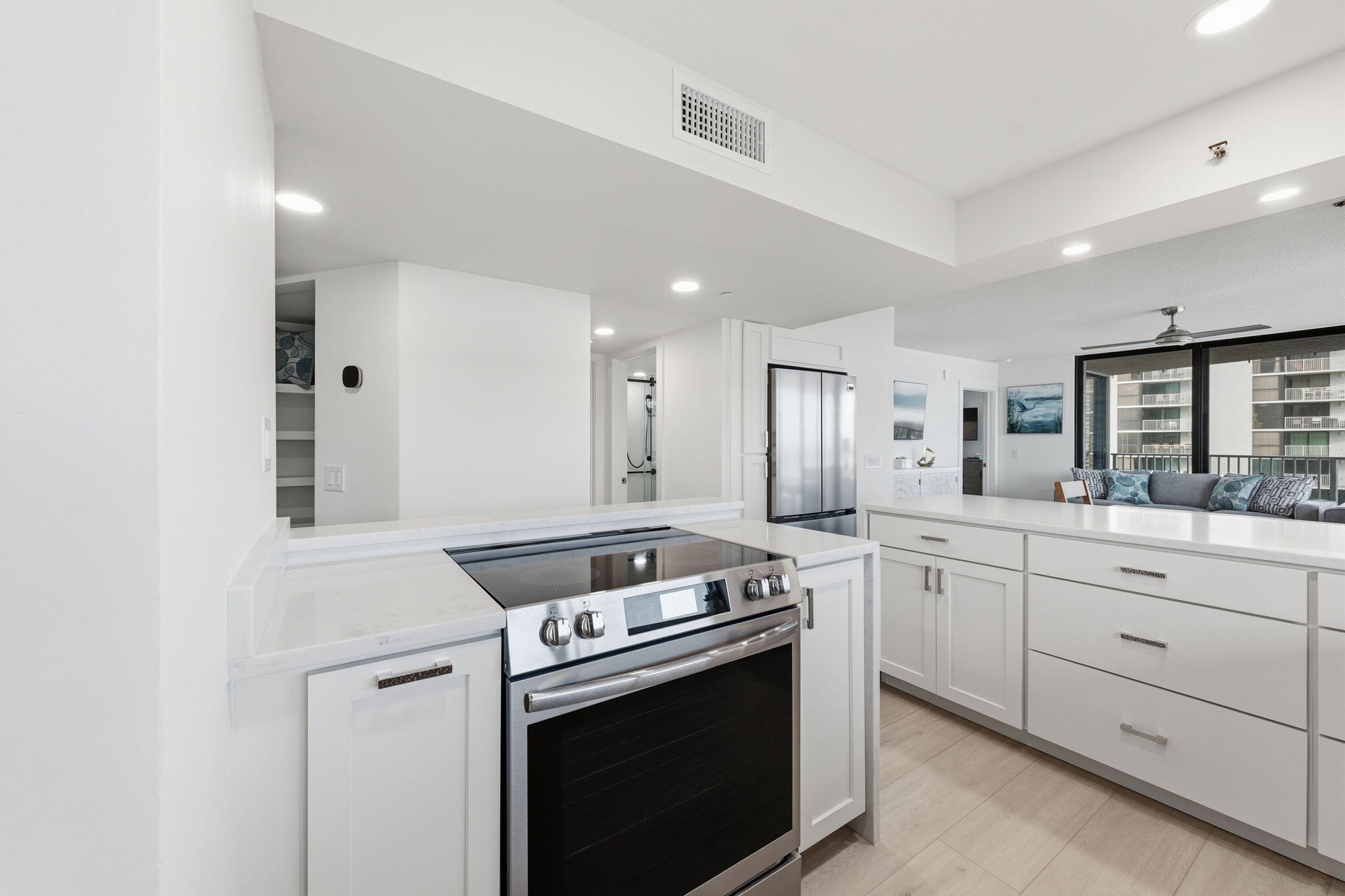 MAINSAIL CONDO PH 5 - Residential