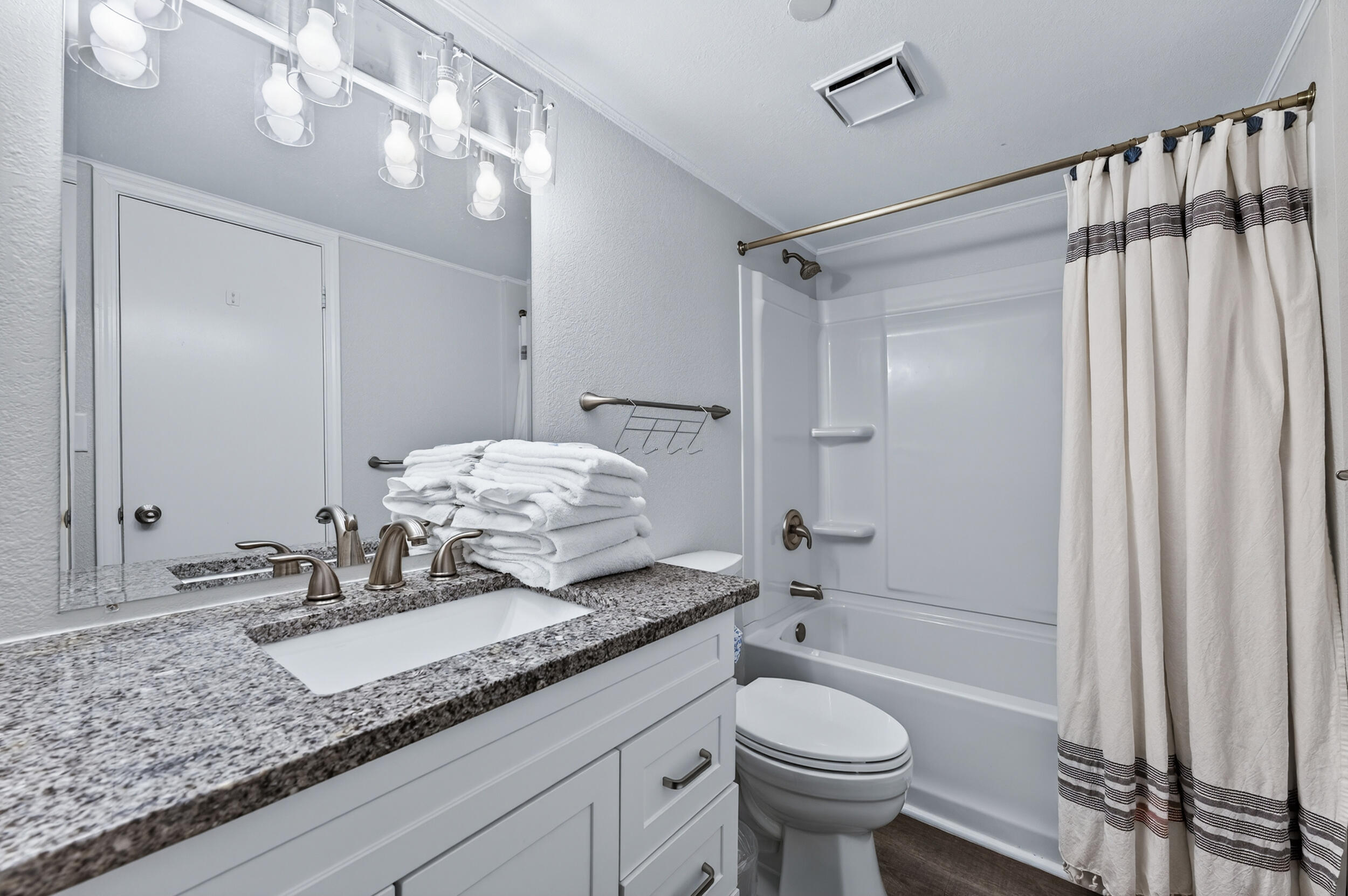 NAUTILUS CONDO - Residential