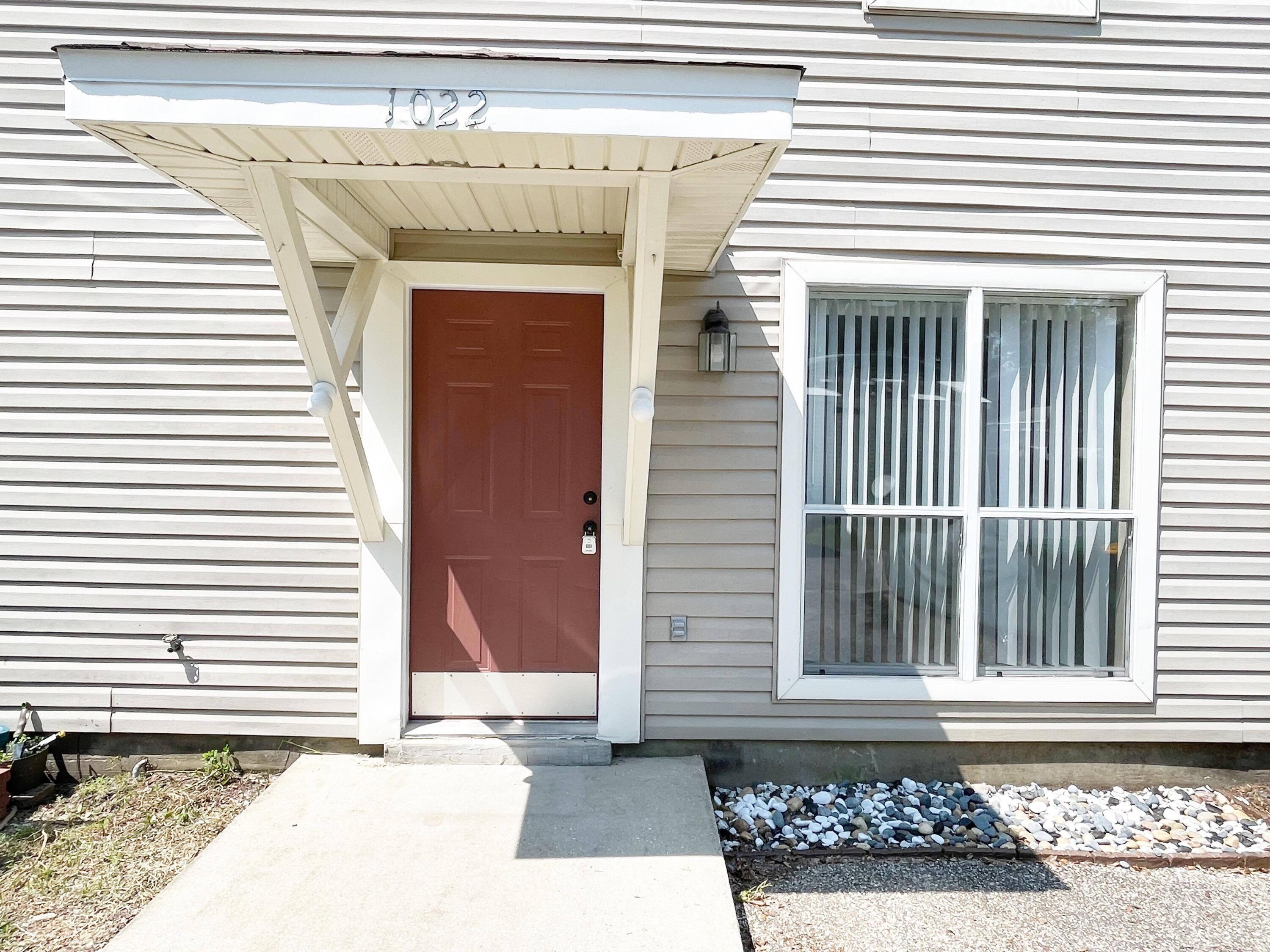 AVAILABLE... May 18, 2026! 2 Bd/2Bth townhome off Racetrack Rd, tucked away on a street with no through traffic, and convenient to Eglin, Hurlburt, and major shopping stores. There is a privacy fence across the back of the property.

NO smoking. 600 minimum FICO credit score required in addition to meeting rental criteria. Pets allowed upon approval with a non-refundable pet fee.

All applicants are required to complete an application on https://onefamilypropertyservices.petscreening.com/ regardless of if they own a pet or not.  Applicants with an ESA are also required to complete the application.
**Please note, only one pet profile per pet is required.

 ** Fees Required once an application is approved include, but may not be limited to: Security Deposit, Non-Refundable Fees (cleaning and rekey), $20 Certified Mail Fee, and Pet Fees (when applicable).