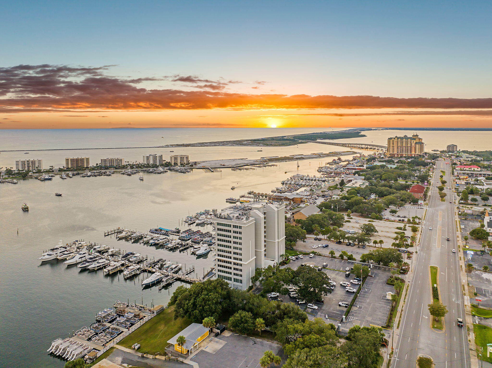 DESTIN YACHT CLUB - Residential