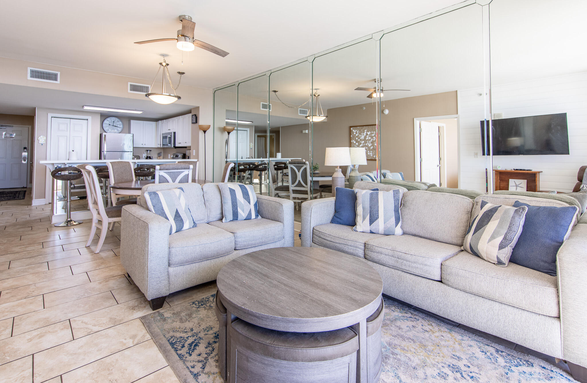 MAJESTIC BEACH TOWERS I - Residential