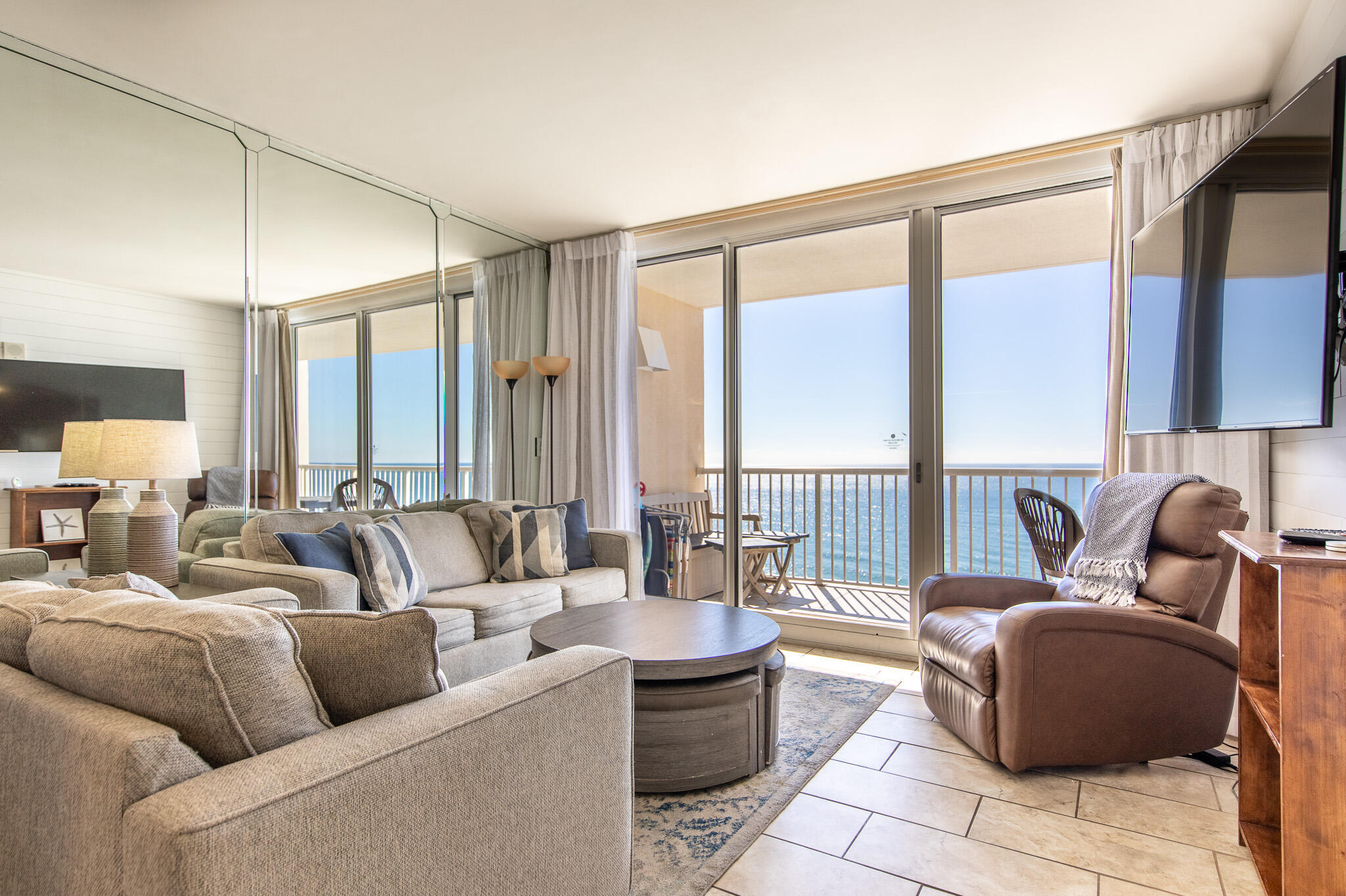 MAJESTIC BEACH TOWERS I - Residential