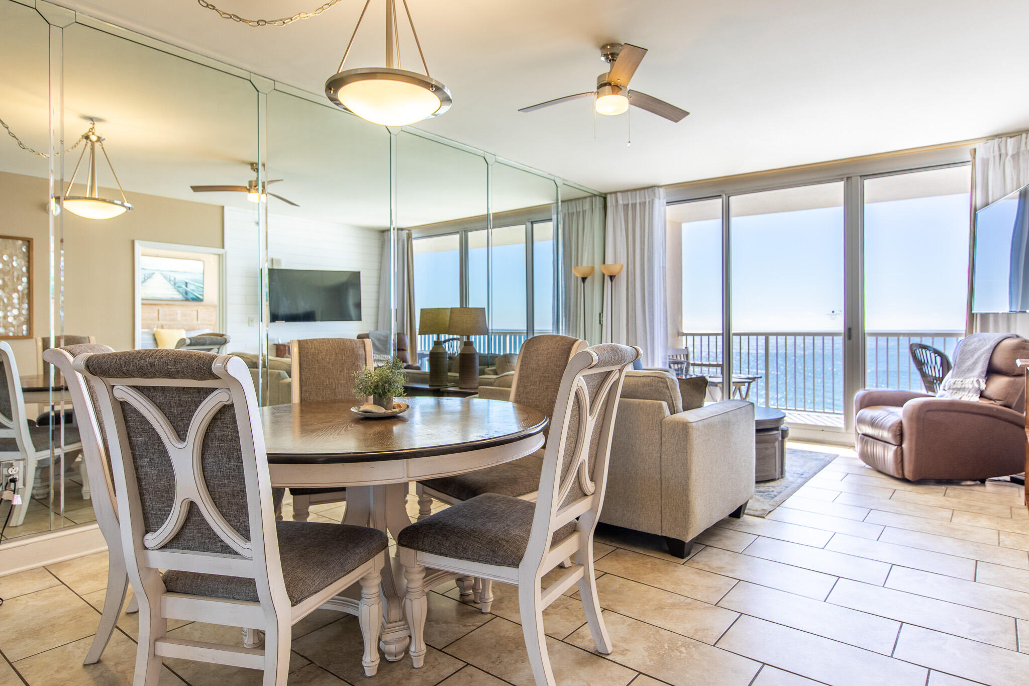 MAJESTIC BEACH TOWERS I - Residential