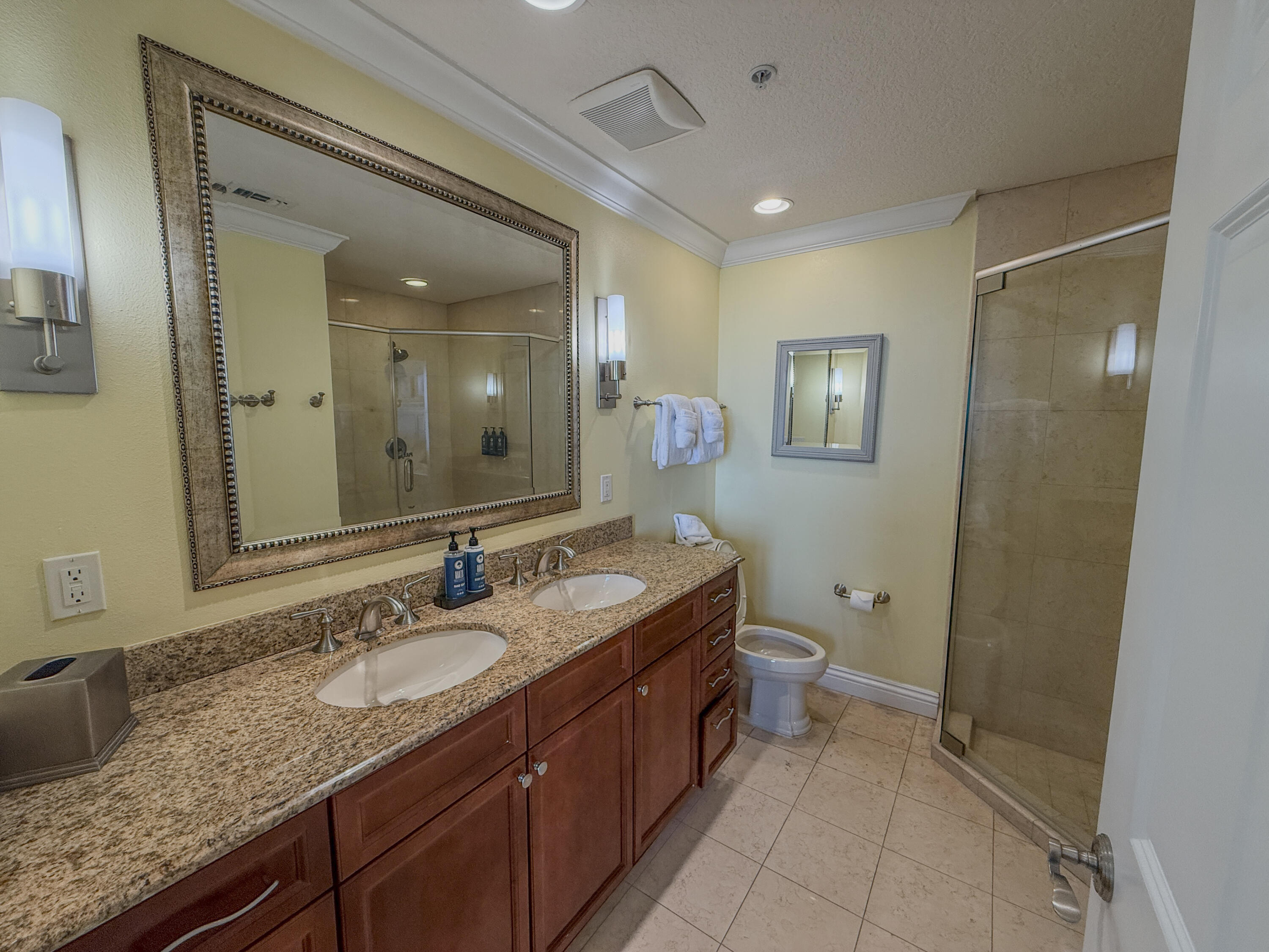 EMERALD GRANDE - Residential