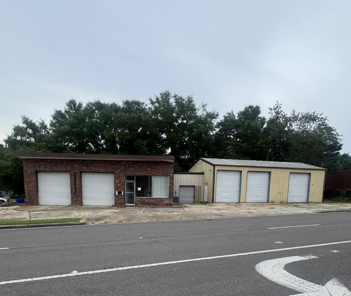 Prime commercial opportunity! This warehouse features an air- conditioned office space office space, excellent road frontage on John Simms Parkway, and outstanding visibility for your business. with easy access and versatile warehouse functionality, this property is ideal for distribution, storage, service operations, or a growing business looking for a strategic location. Don't miss this opportunity to own a highly visible commercial property in a prime location.