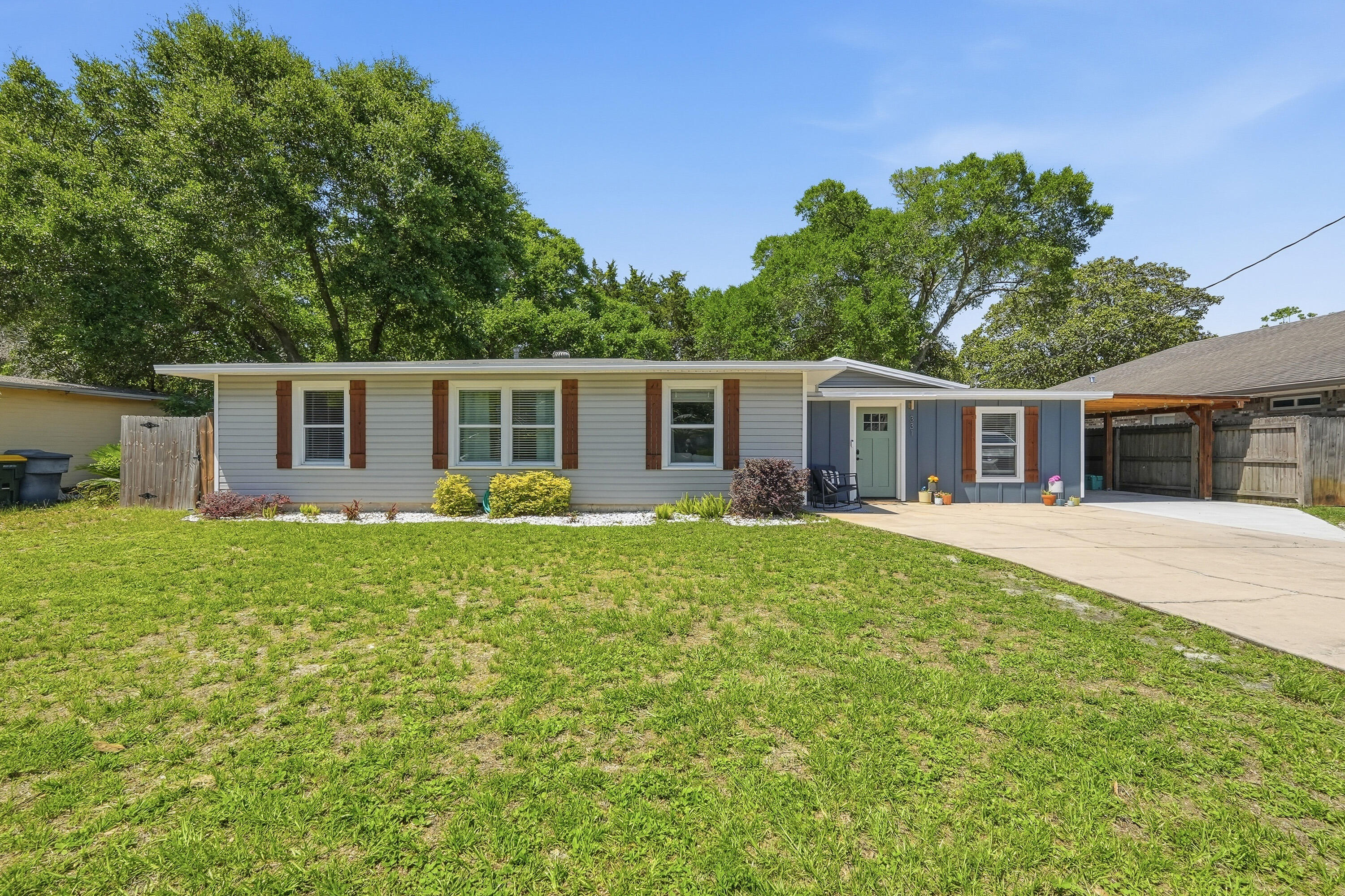 ELLIOTTS POINT - Residential