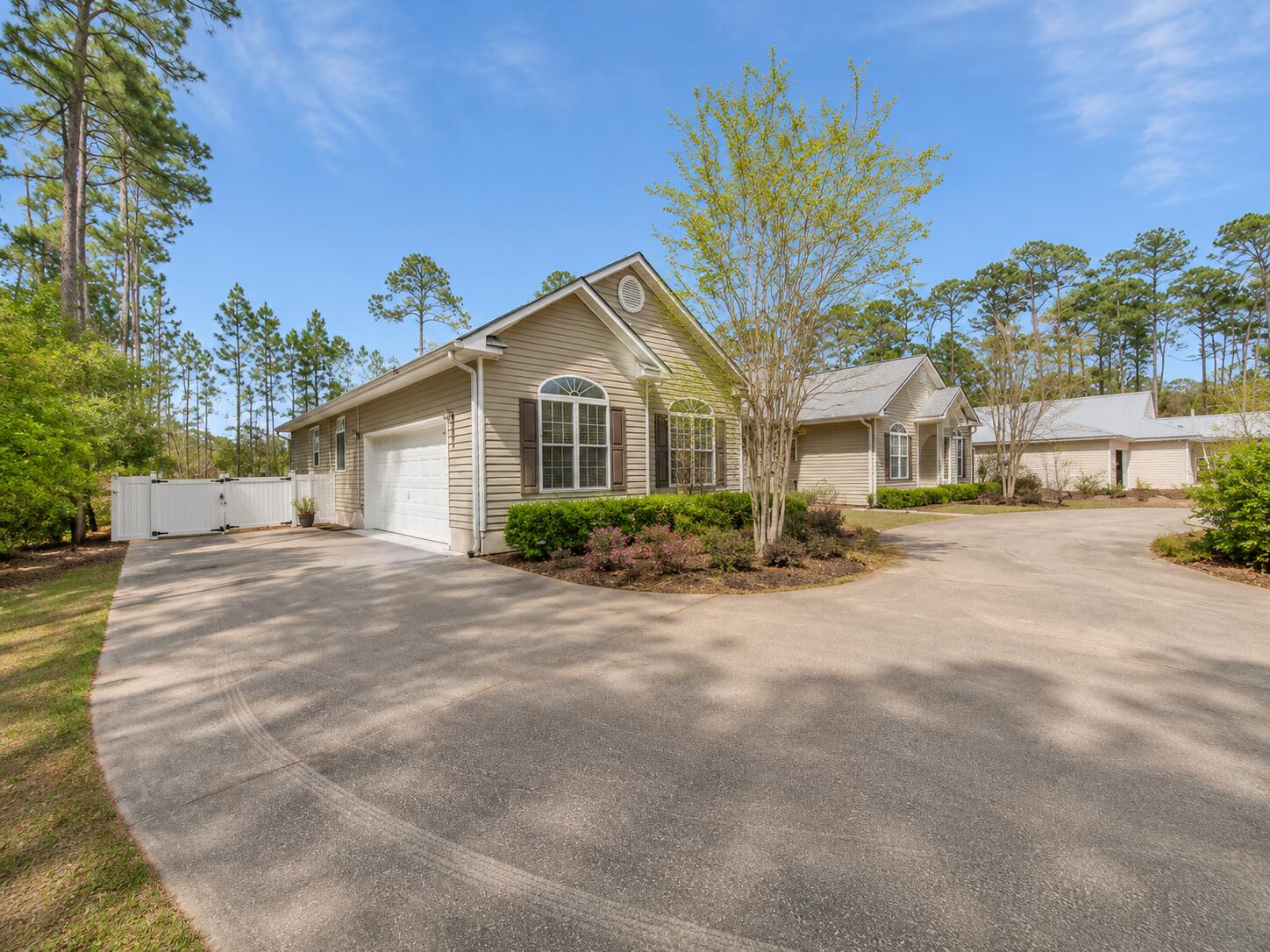 LAGRANGE SHORES - Residential
