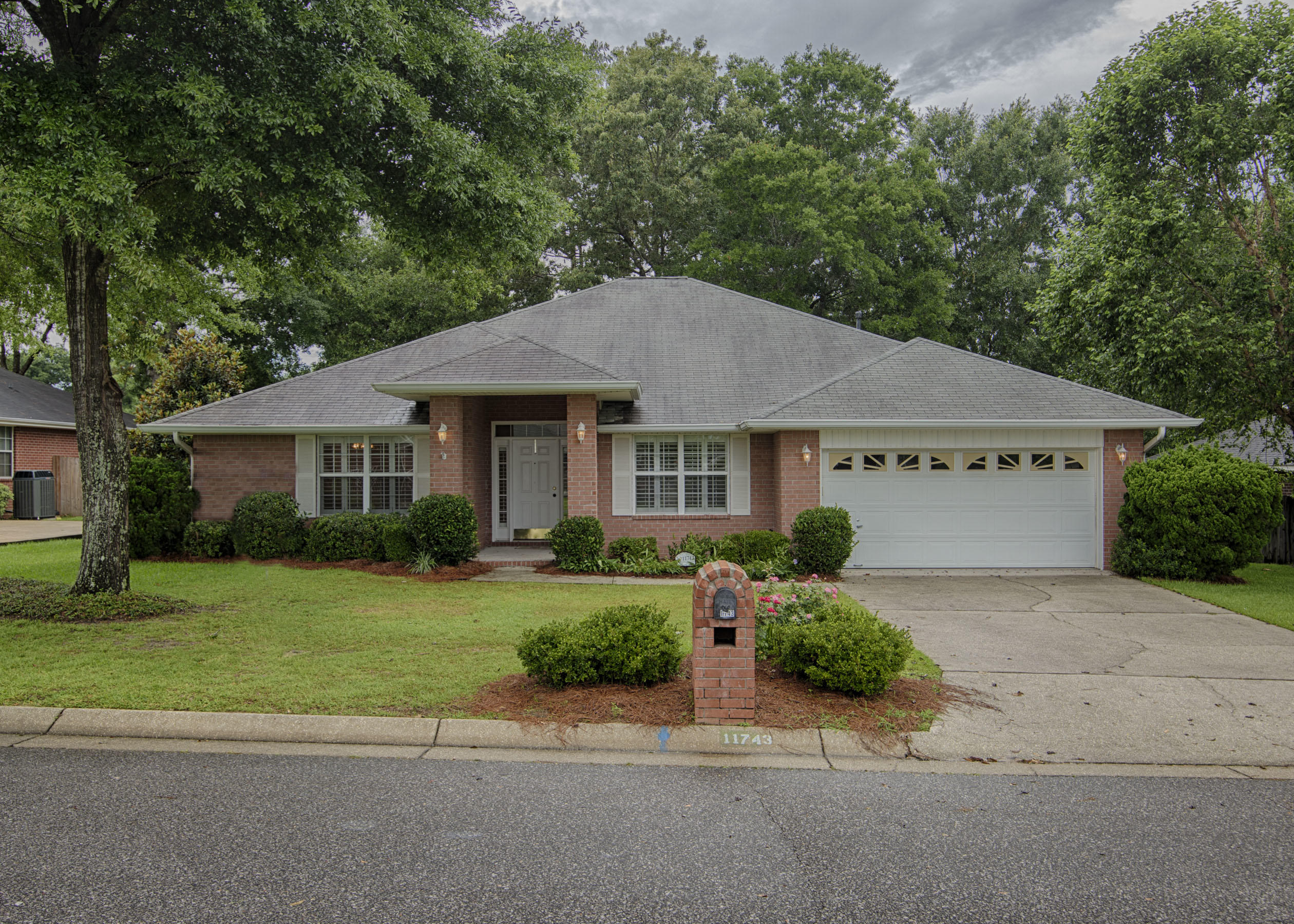 This beautifully maintained one owner all brick 4BR/3BA home is located in the private St. Andrews Subdivision. This home features an open, split floorplan that makes entertaining easy! With brand new carpet in the living rooms and a beautiful gas fireplace in the family room this home is cozy.The bright white kitchen can easily be the focal point of the home as you can move easily from the dining to the kitchen and into the living room. You exit to the backyard from the living room and this beautiful space would make Snow White feel at home! The master bedroom features his and hers bathrooms, one has a beautiful soaker tub and the stand up shower is in the other! You'll love this home!