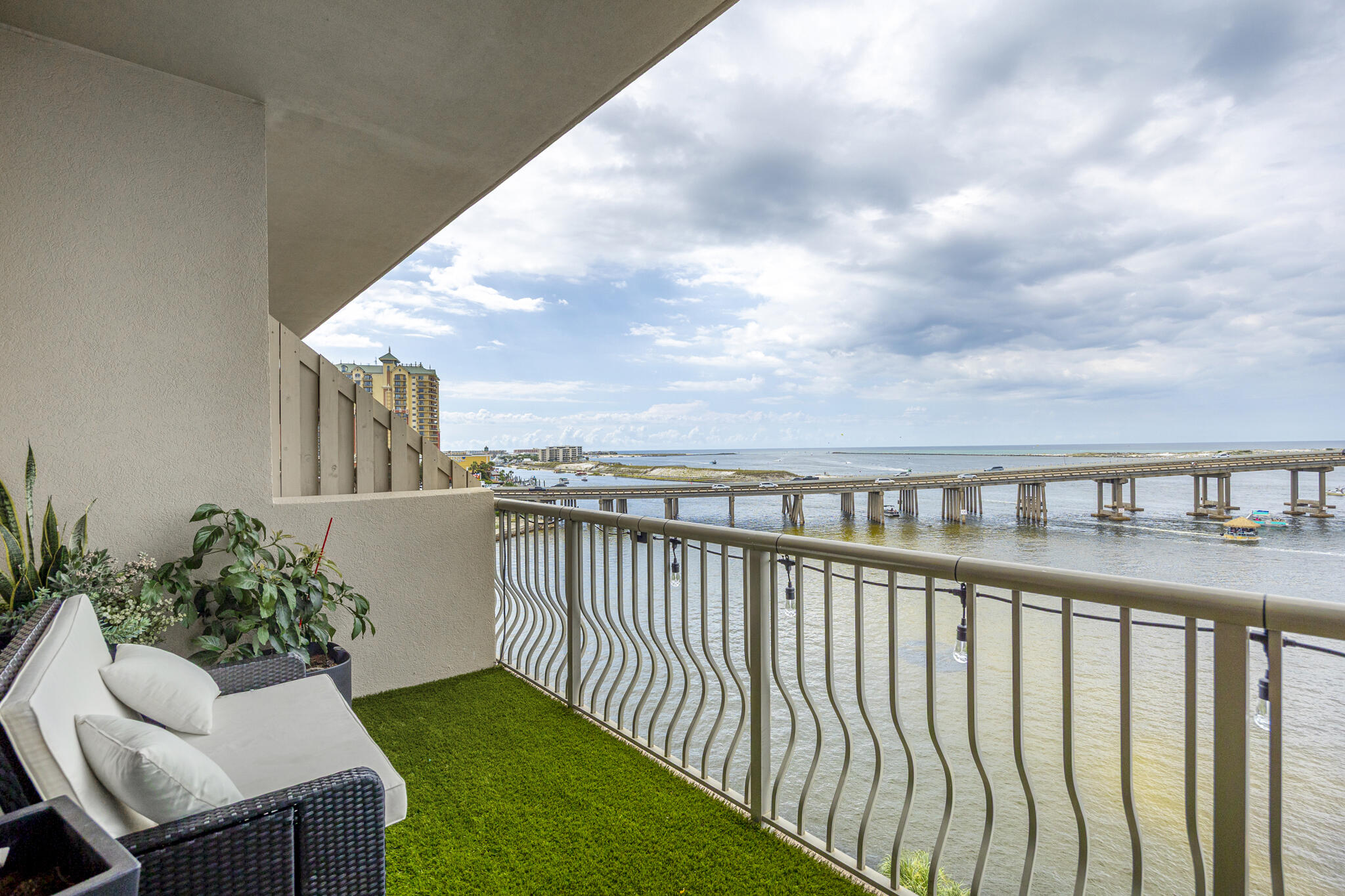 SIDES MORENO POINT WEST - Residential