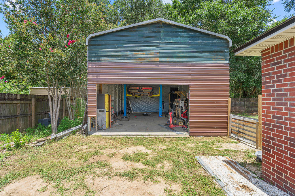 HAWK'S NEST - Residential