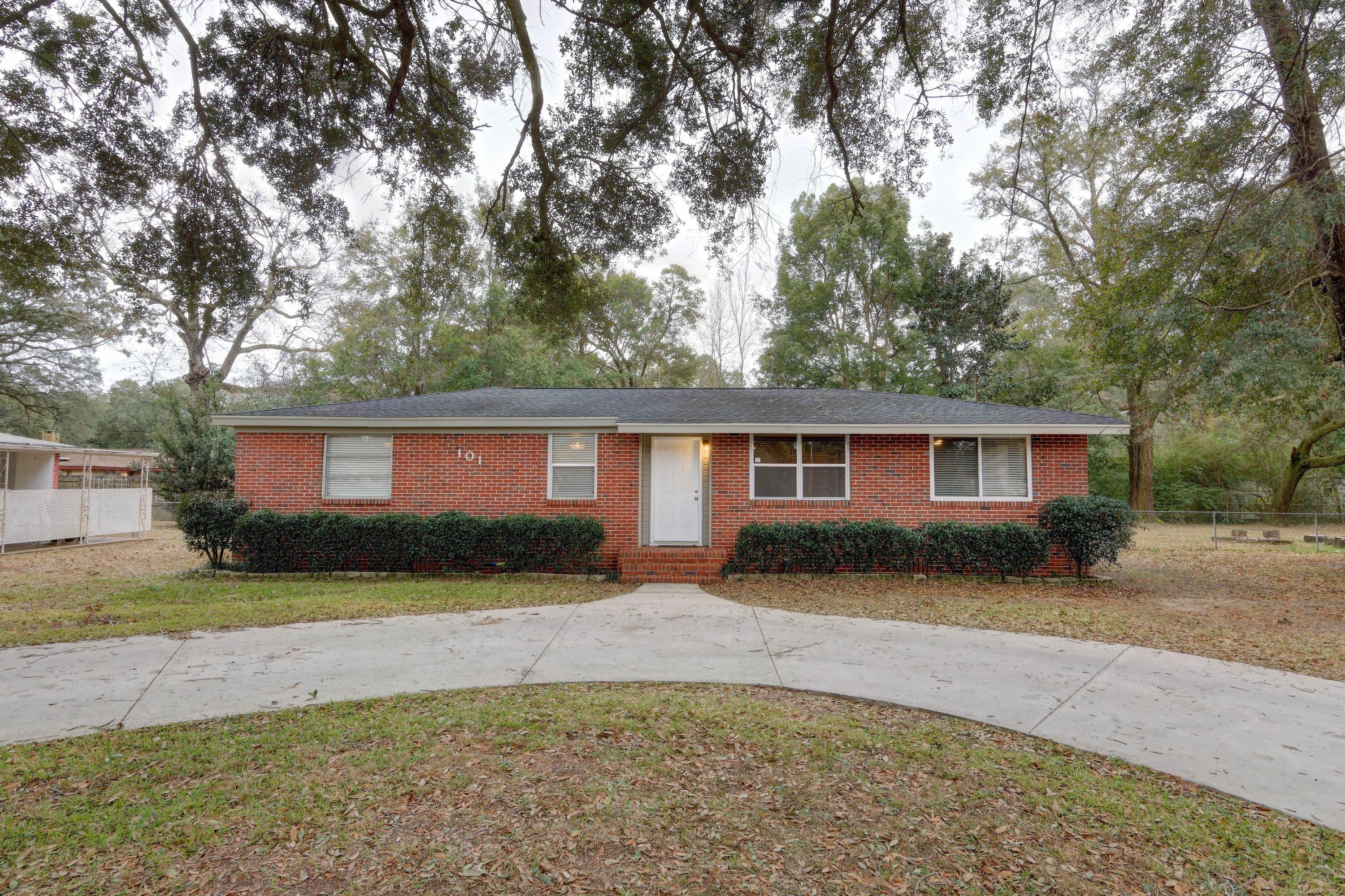 Meticulously updated 3bed/2ba Pensacola home! From newly refinished original Oak floors, to new light fixtures and ceiling fans, the improvements made to this home were strategically planned out to bring it up to date! Including new vanities and toilets, extra deep kitchen cabinets and granite kitchen counters, new stainless steel appliances, a new natural gas water heater, and a new garden shed with electricity! This home is a must see and a must have! Close to schools, restaurants, services, and a straight shot to Pensacola's vibrant historic district, this home is perfect for young professionals, young families, or anyone looking to own their own home!