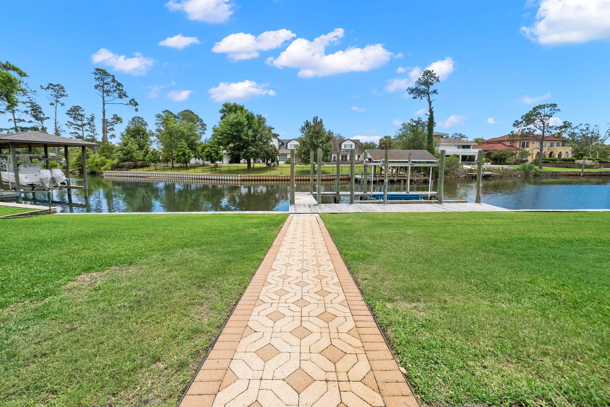 KINGS POINT - Residential