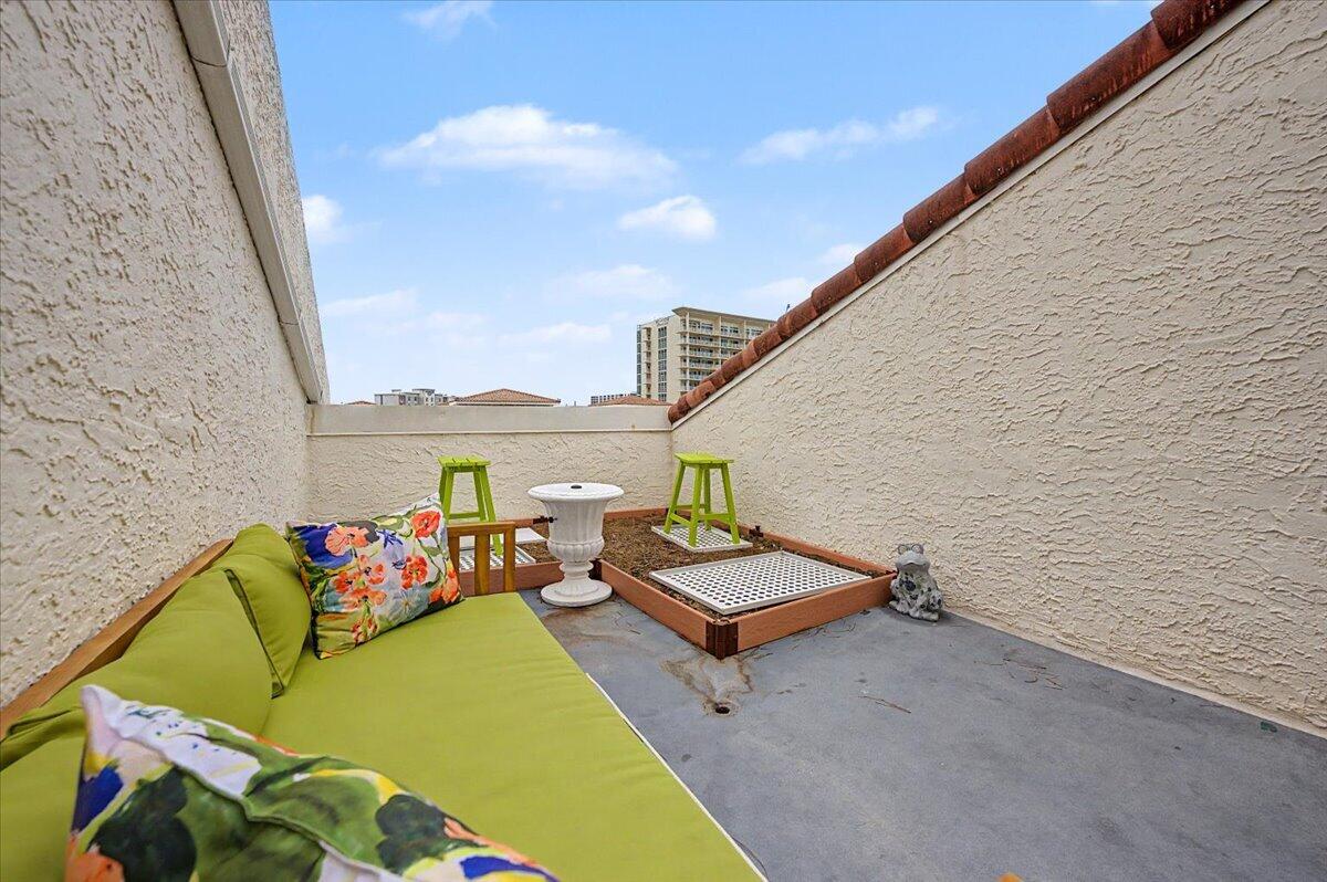 SEAFARER CONDO - Residential