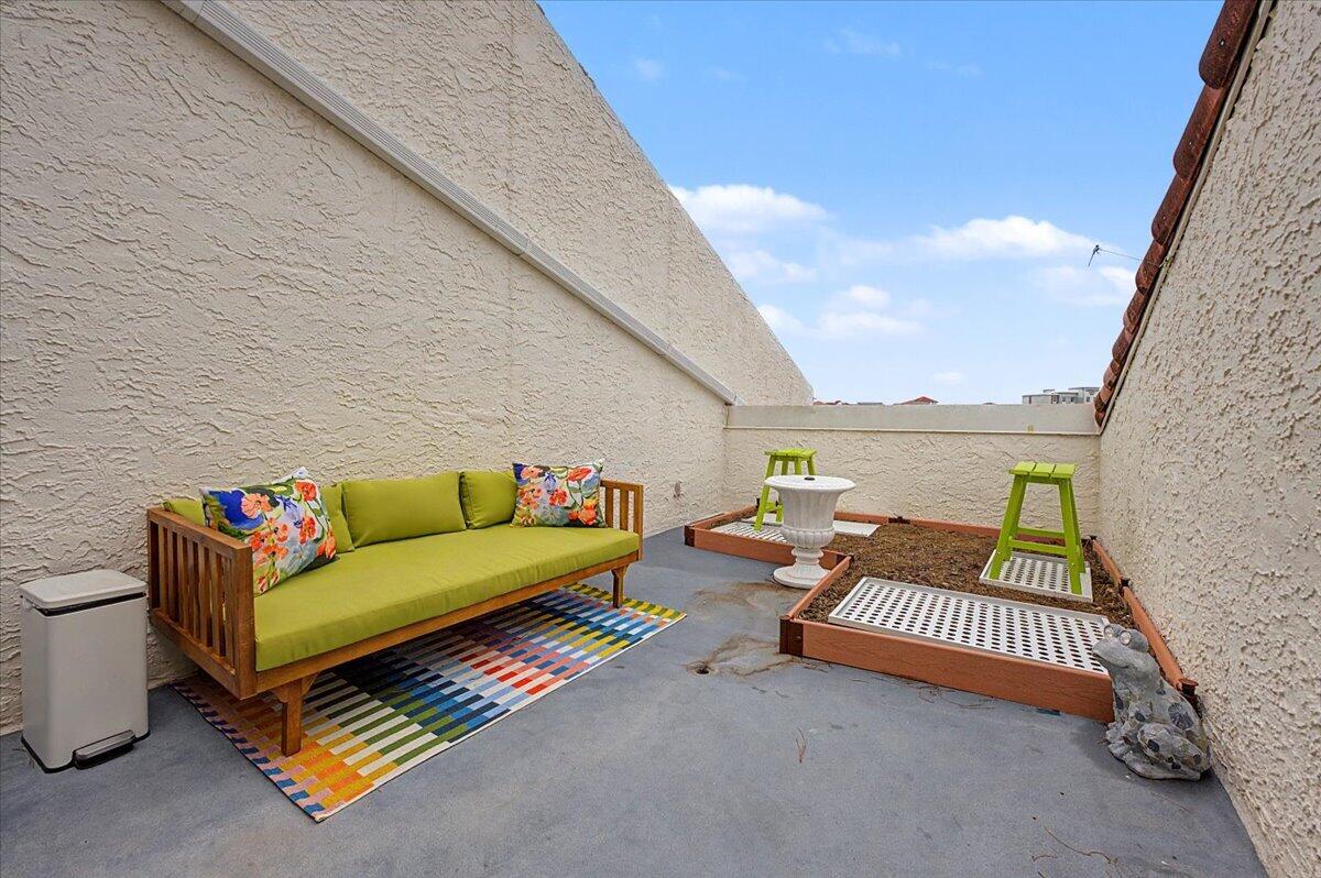 SEAFARER CONDO - Residential