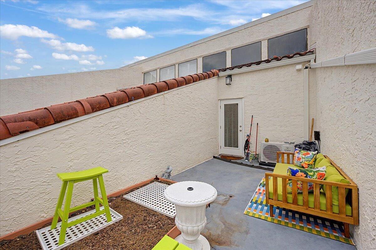 SEAFARER CONDO - Residential