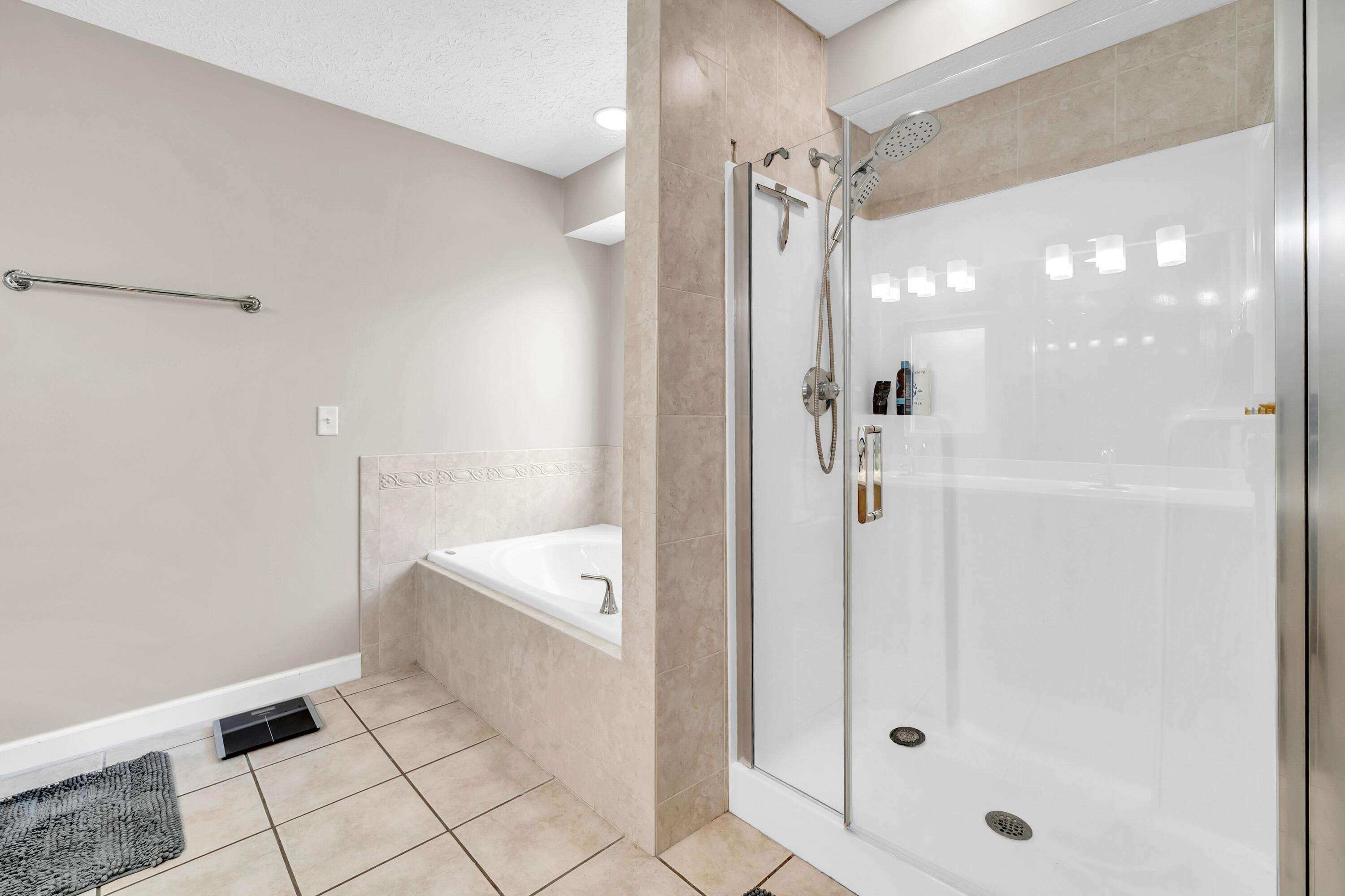 HIDDEN PINES PH V - Residential