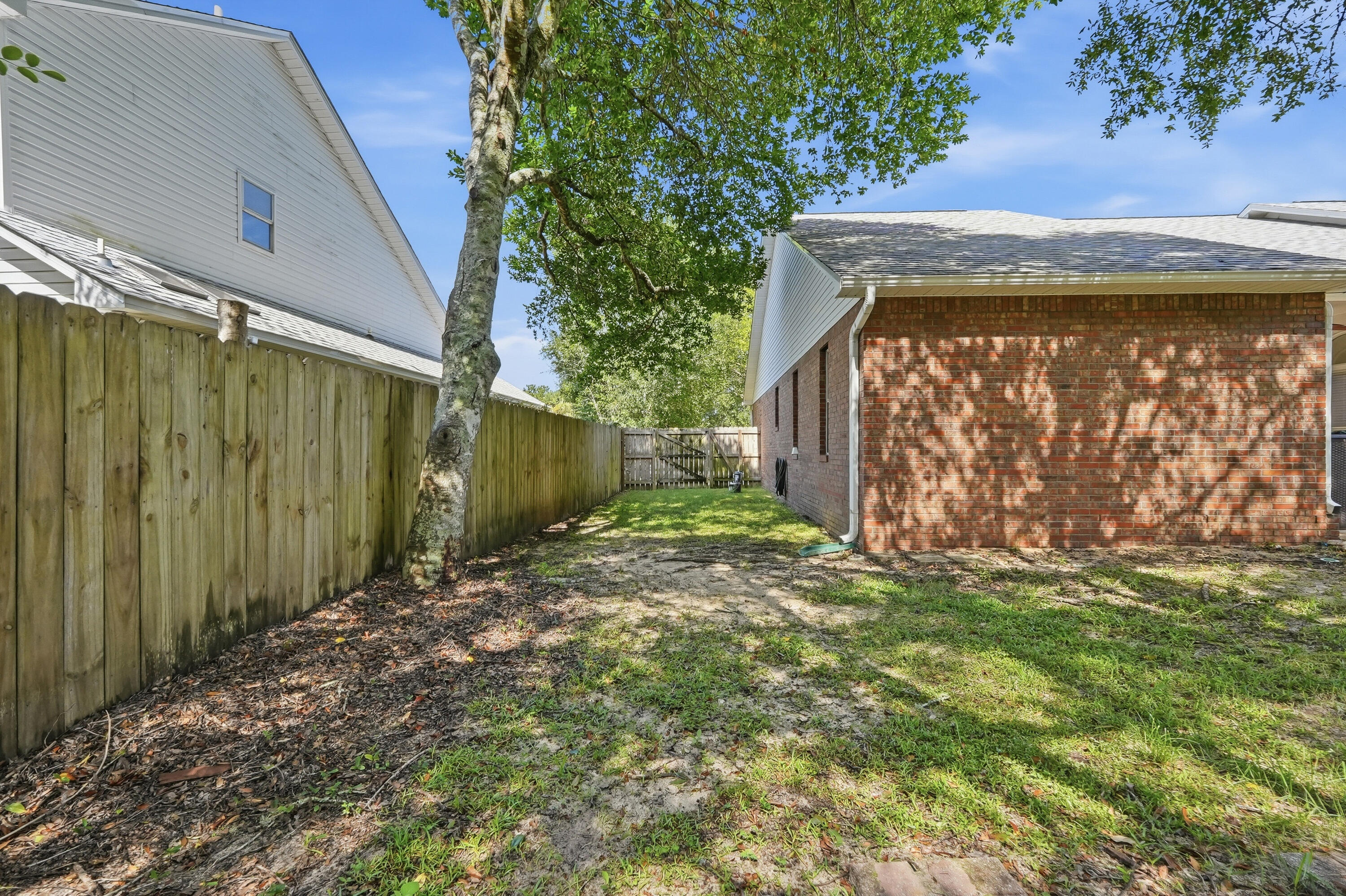 PARKWOOD ESTATES PH 5 - Residential Lease