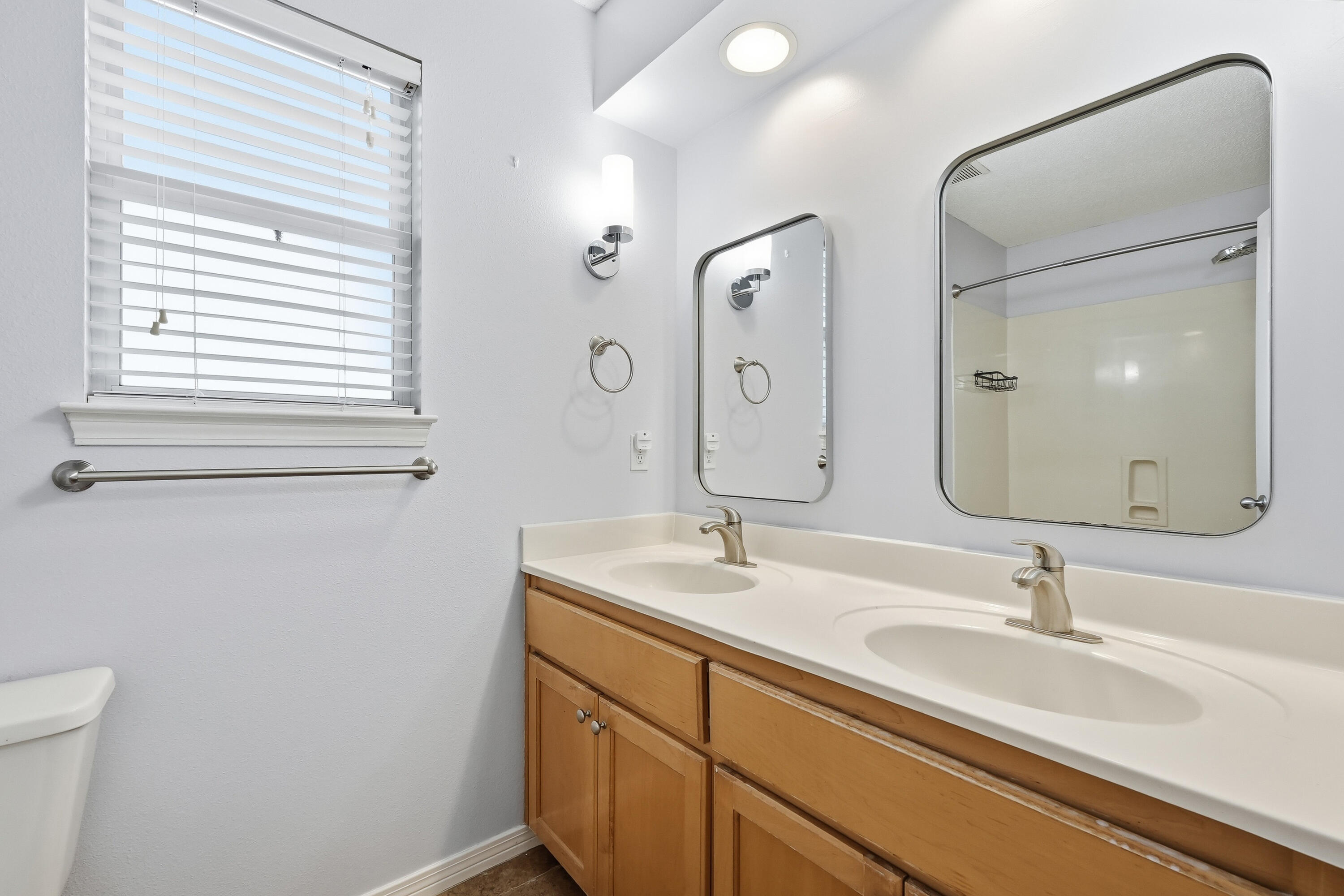 PARKWOOD ESTATES PH 5 - Residential Lease