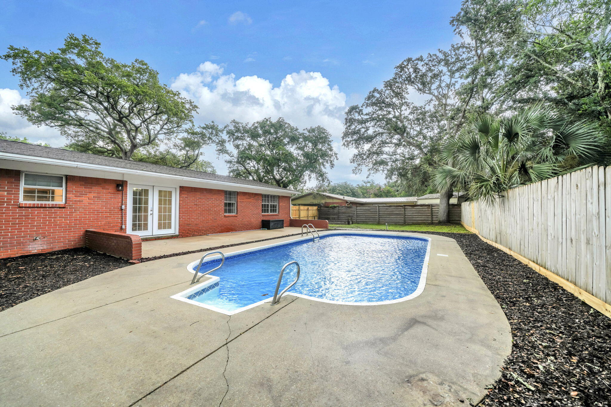 ASSUMABLE VA MORTGAGE of 3%

Completely remodeled and move-in ready! This charming home has been updated from top to bottom with new interior paint, a new roof, updated electrical, new water heater, remodeled kitchen, new exterior doors, and a new pool and lawn pump. Enjoy Florida living in your private backyard with a sparkling pool, perfect for relaxing or entertaining family and friends. Don't miss this beautifully updated home that's ready for its new owners!