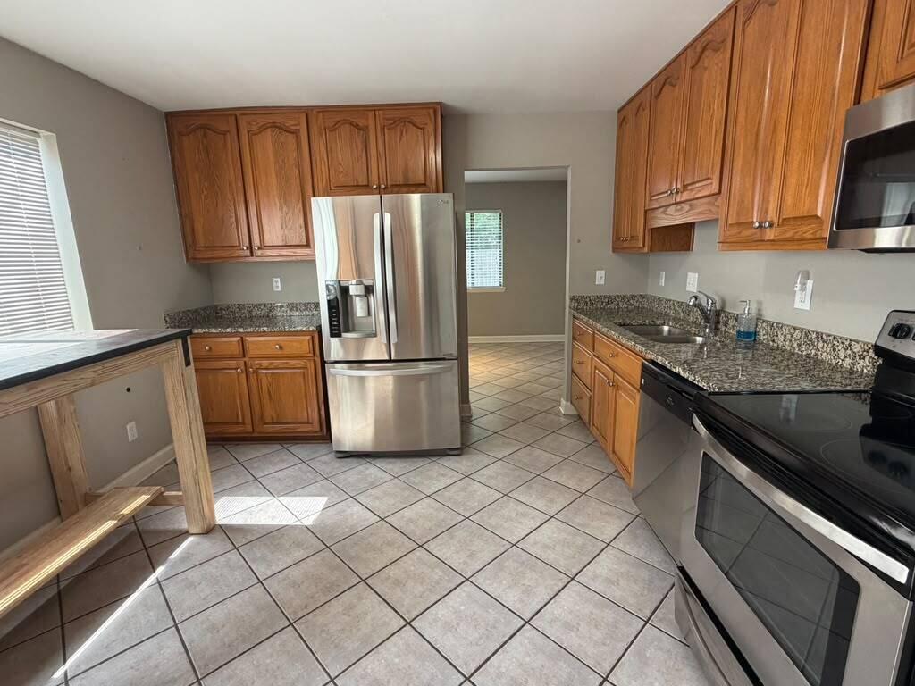 CREEKSIDE 5 - Residential Lease