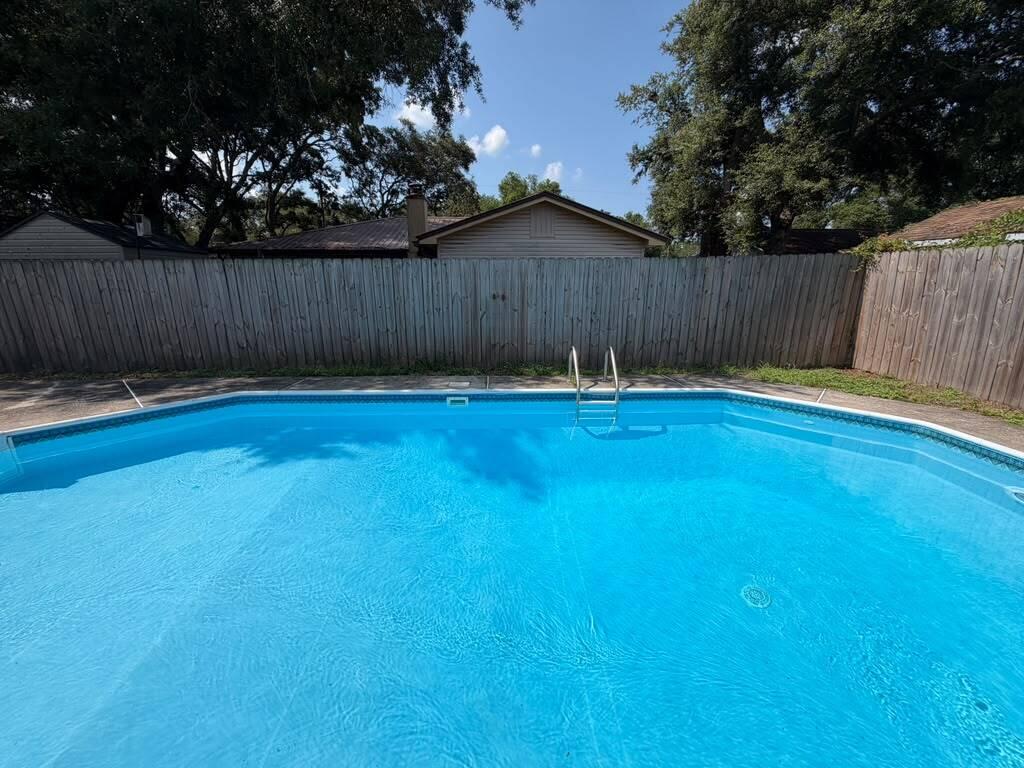 CREEKSIDE 5 - Residential Lease