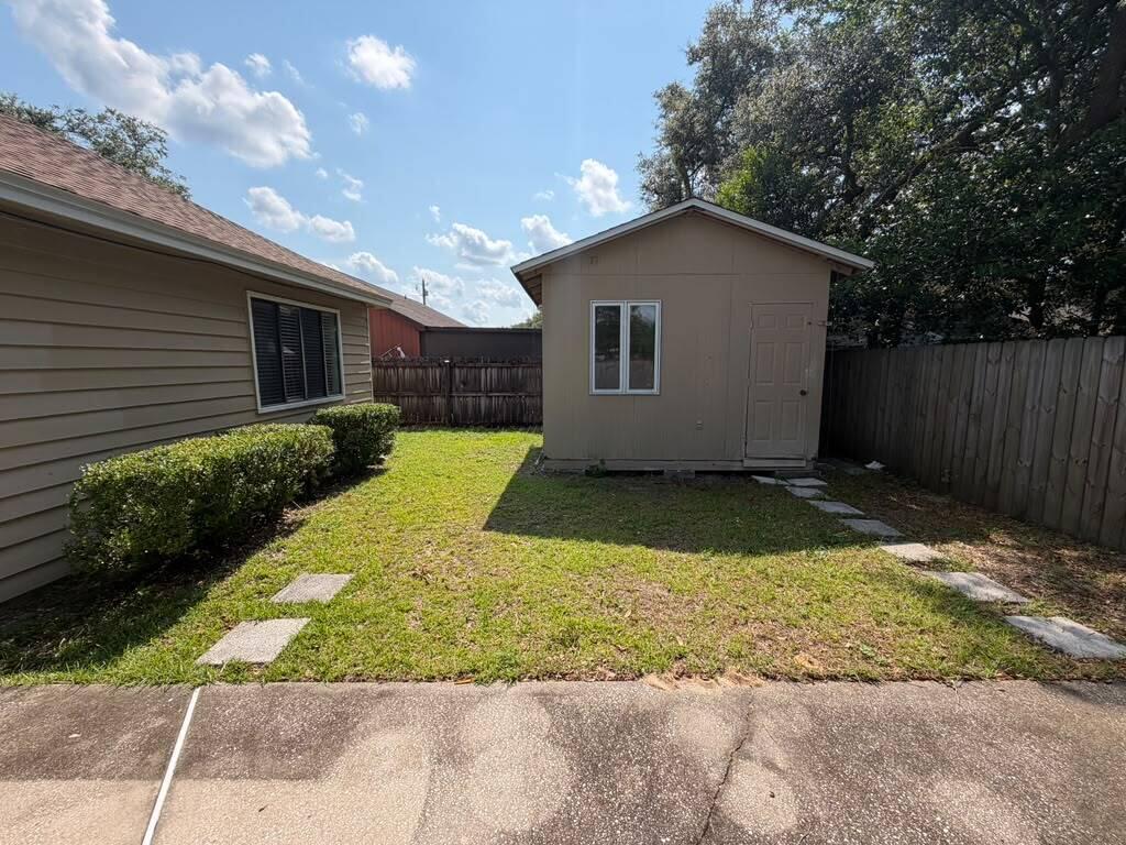 CREEKSIDE 5 - Residential Lease