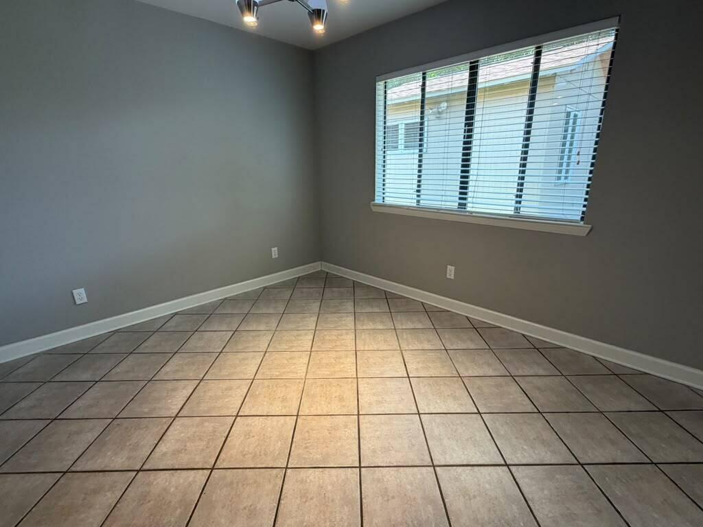 CREEKSIDE 5 - Residential Lease