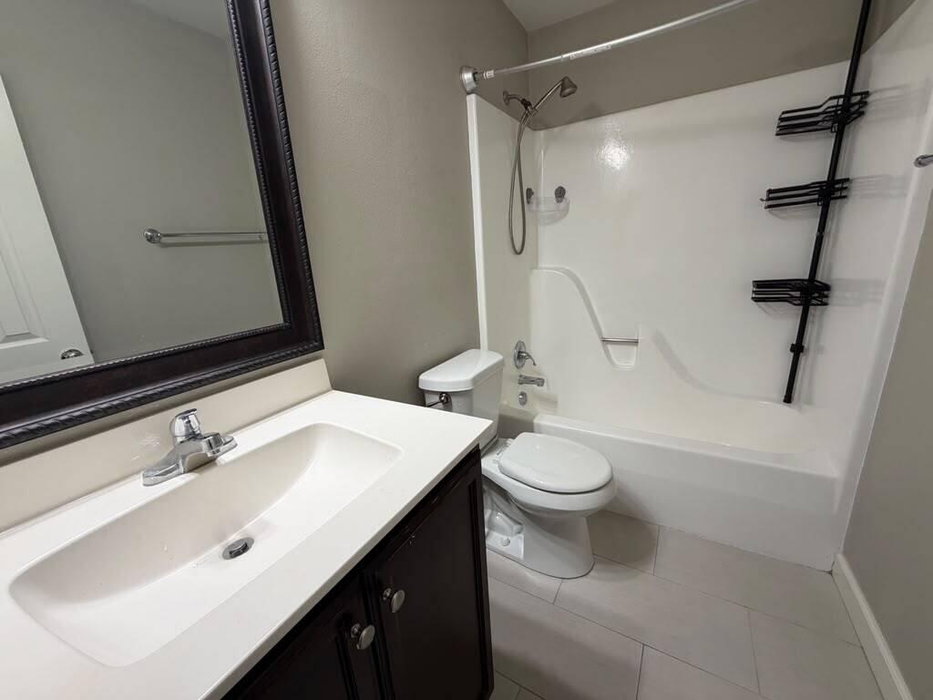 CREEKSIDE 5 - Residential Lease