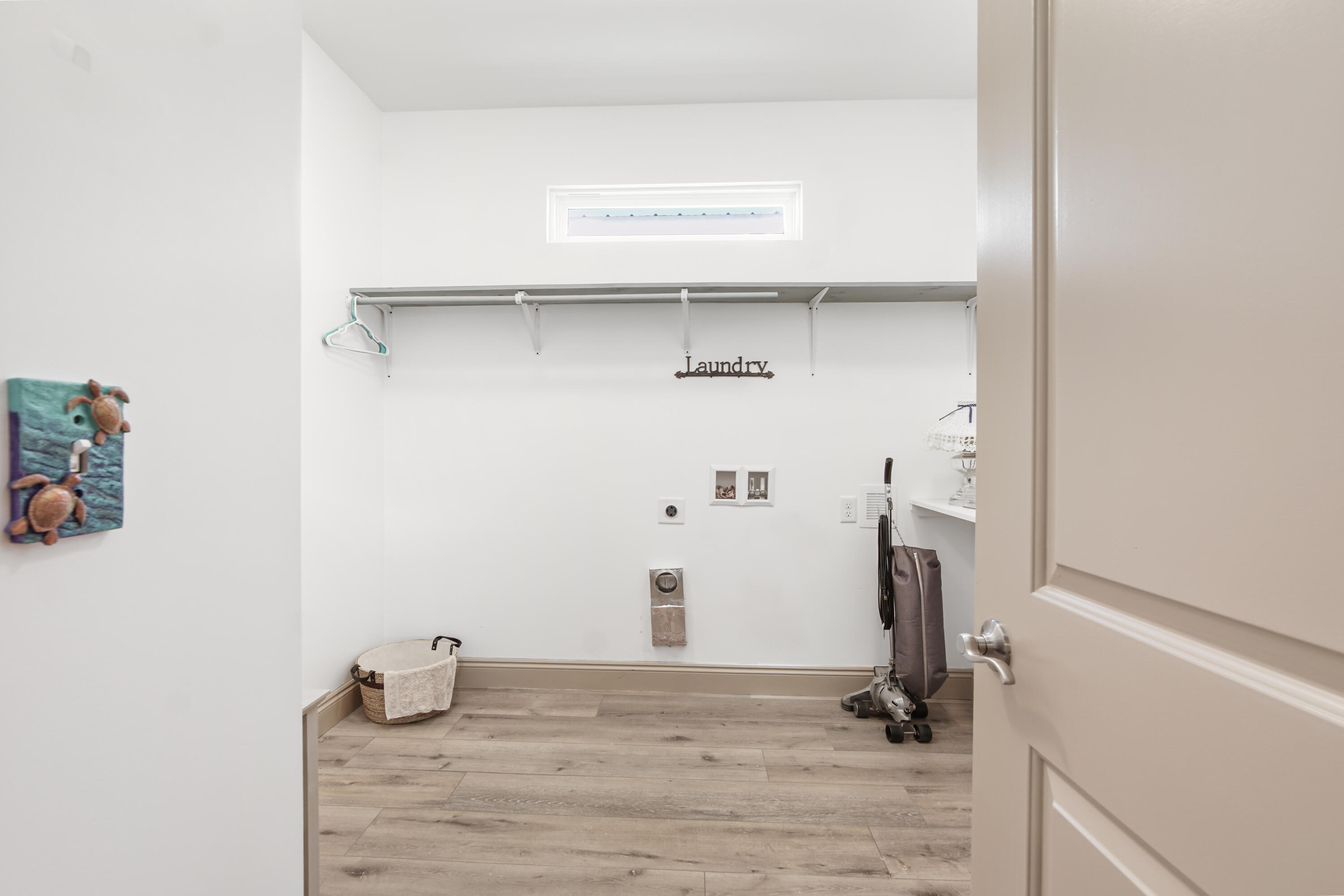 LAGUNA BEACH ESTATES 9TH ADDN - Residential