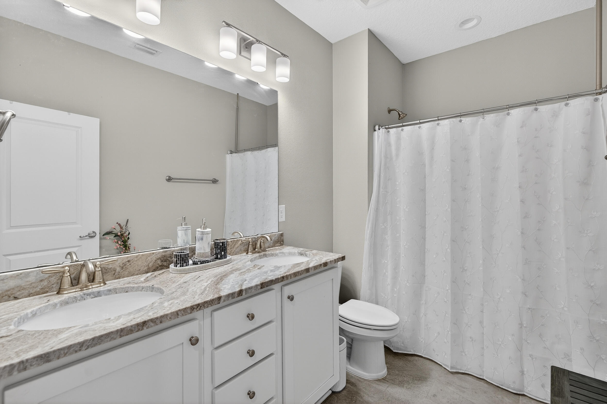 LAUREL OAKS S/D - Residential
