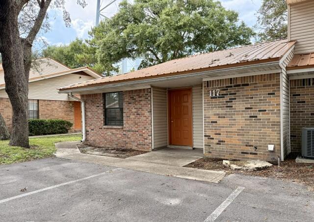 CLASSIC MANOR - Residential Lease
