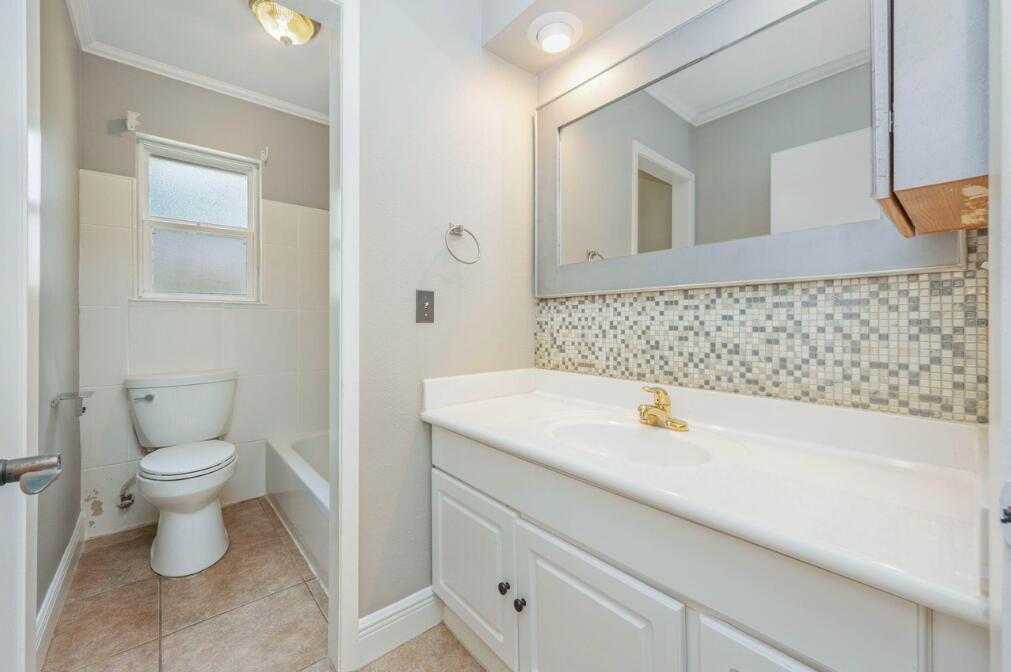 PINEWOOD ESTATES 2 - Residential Lease