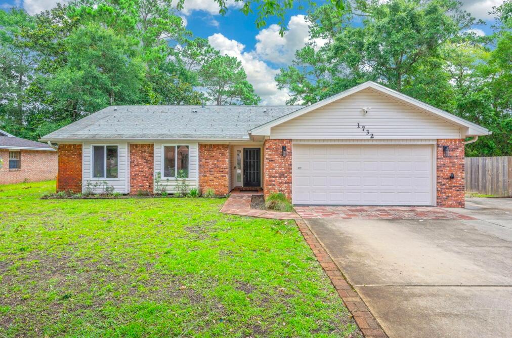 Beautiful rental opportunity in desirable Niceville South! This well-maintained home offers comfortable living with a spacious layout, inviting living areas, and a convenient location near schools, shopping, dining, parks, and the beautiful Choctawhatchee Bay. Enjoy the peaceful Bayshore Drive setting while being just minutes from everything Niceville has to offer. This property is perfect for anyone looking for a comfortable home in a highly sought-after Emerald Coast community.