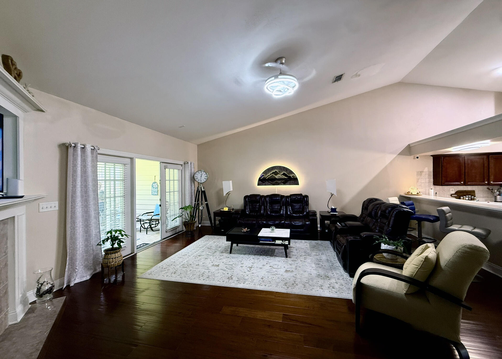 DIAMOND LAKES - Residential
