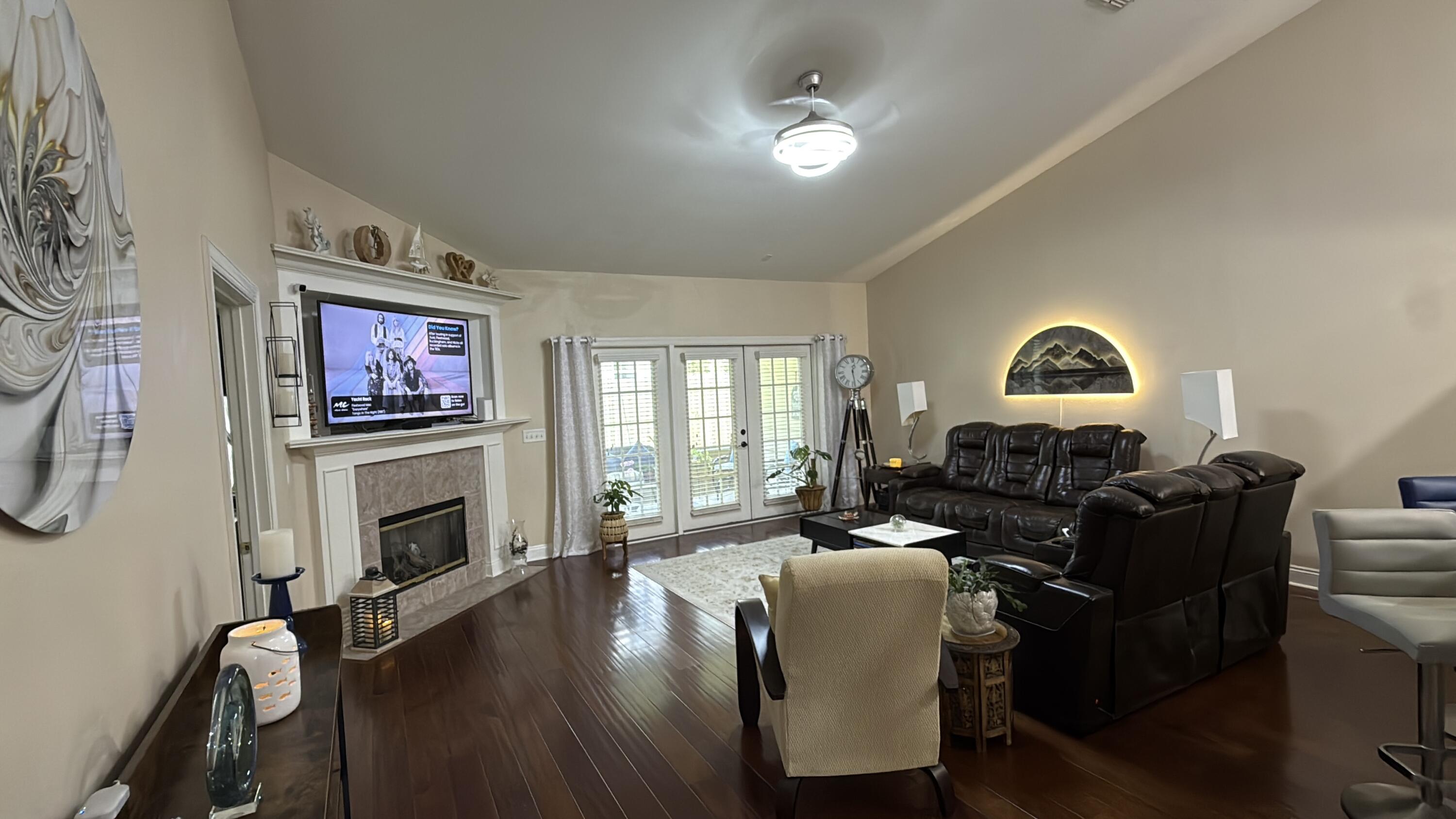 DIAMOND LAKES - Residential